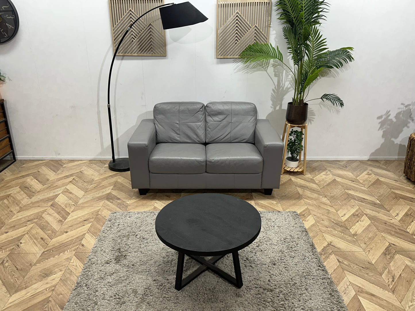 Grijze Leather Look 2-Zits Bank ~ Vaste Kussens