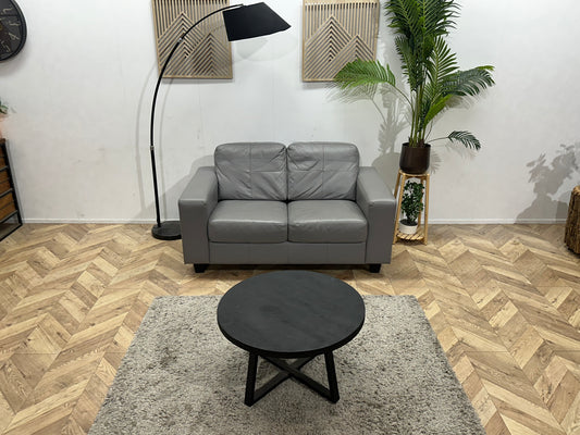 Grijze Leather Look 2-Zits Bank ~ Vaste Kussens