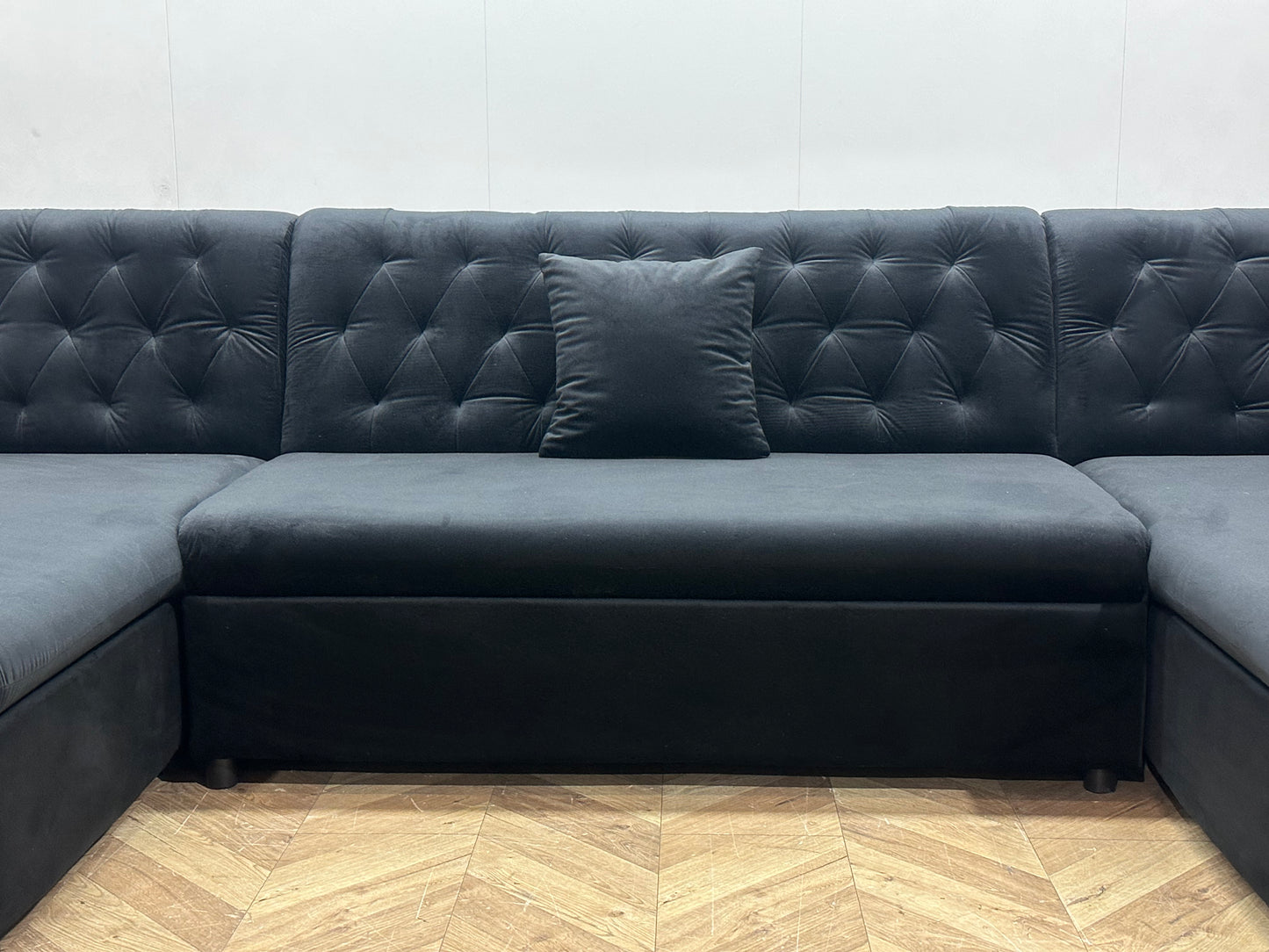 !Showroommodel! Zwarte Velvet U Bank