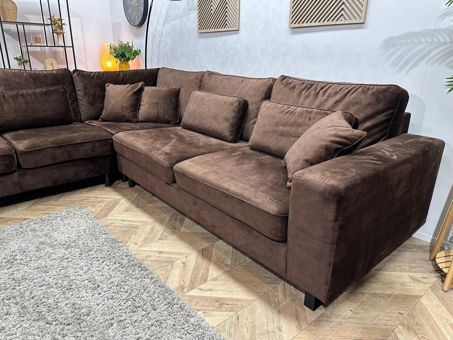 Bruine Velvet Hoekbank ~ Losse Kussens Met Afneembare Hoezen