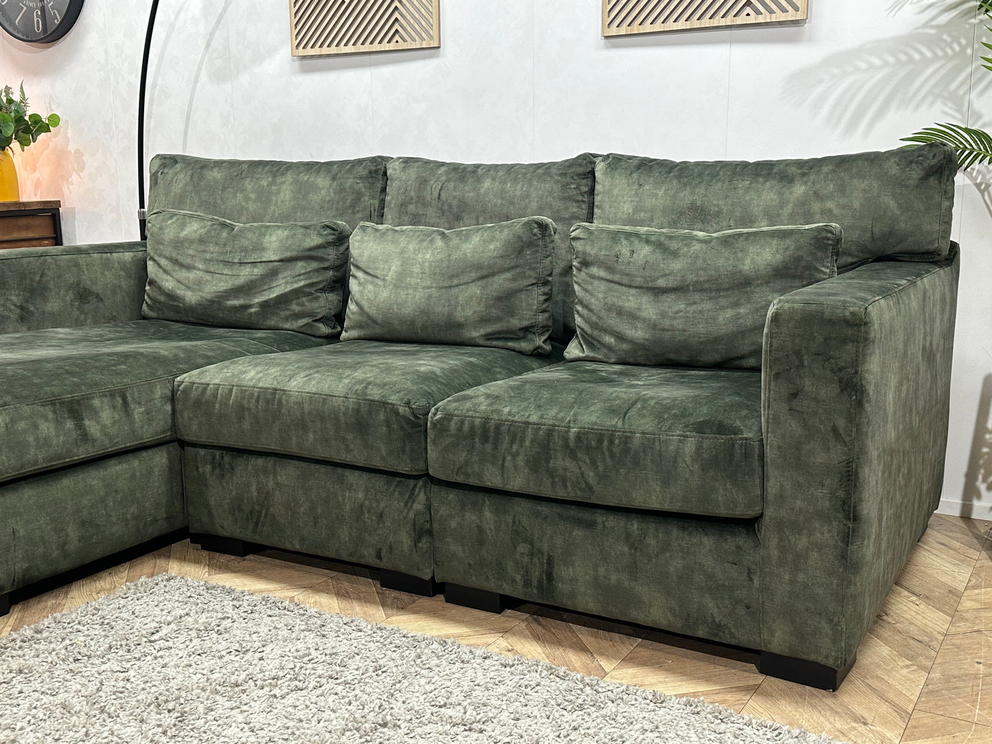Groene Velvet Hoekbank ~ Losse Kussens Met Afneembare Hoezen