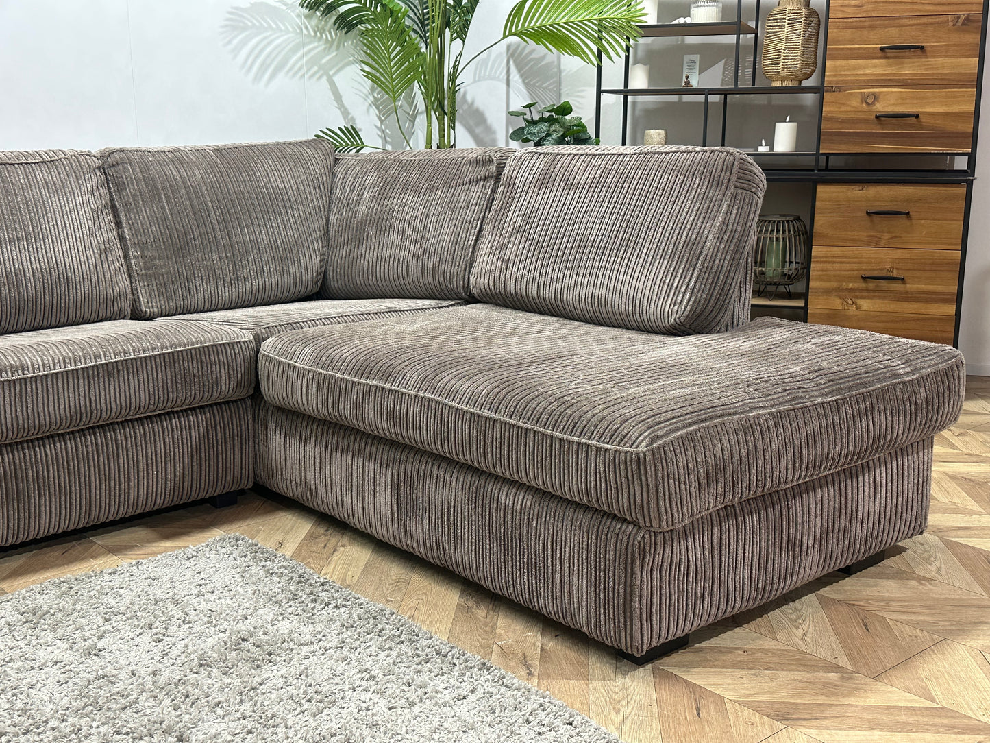 Taupe Ribstof Hoekbank ~ Losse Kussens Met Afneembare Hoezen