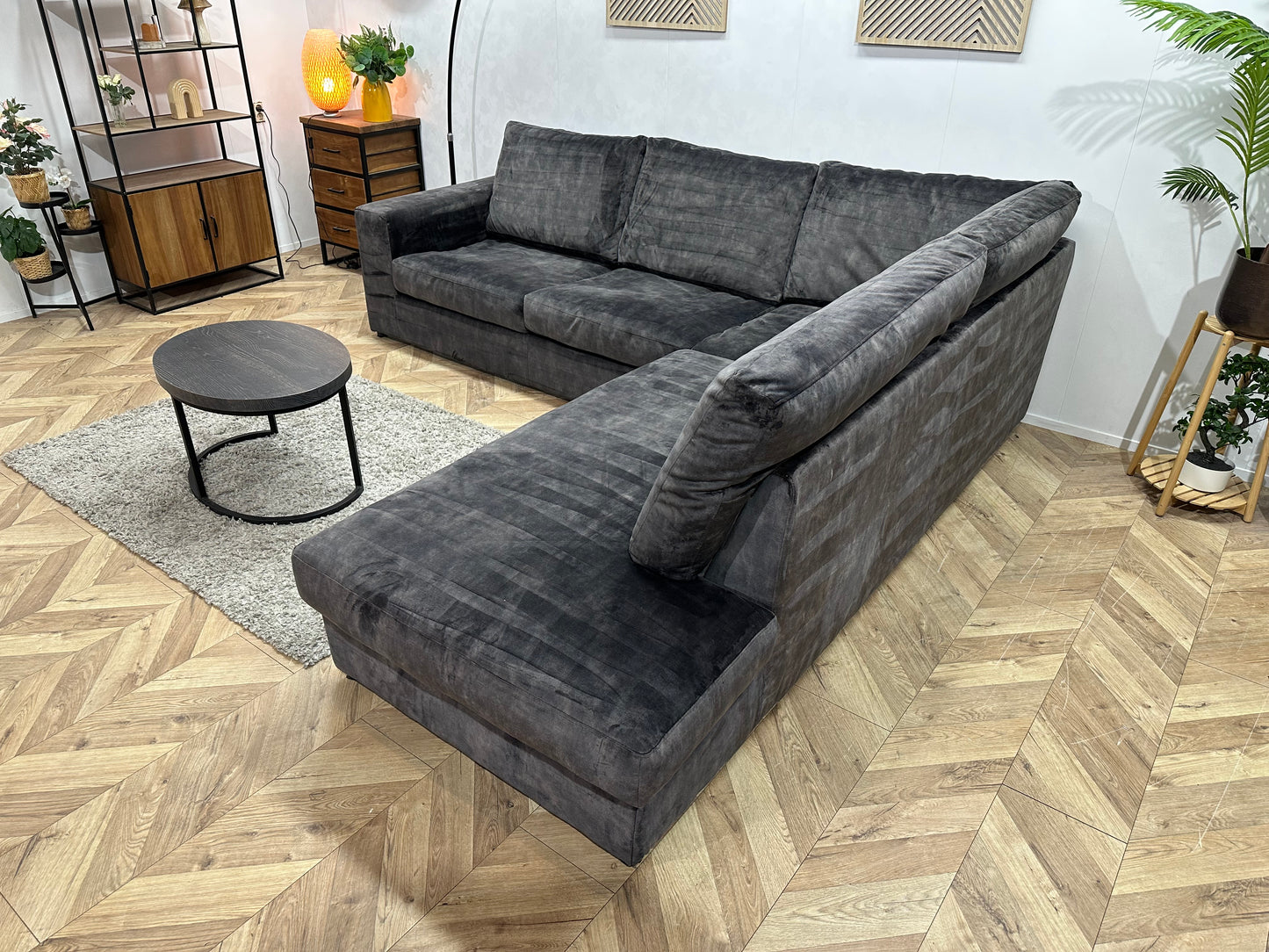 Zwarte Velvet Hoekbank ~ Losse Kussens Met Afneembare Hoezen