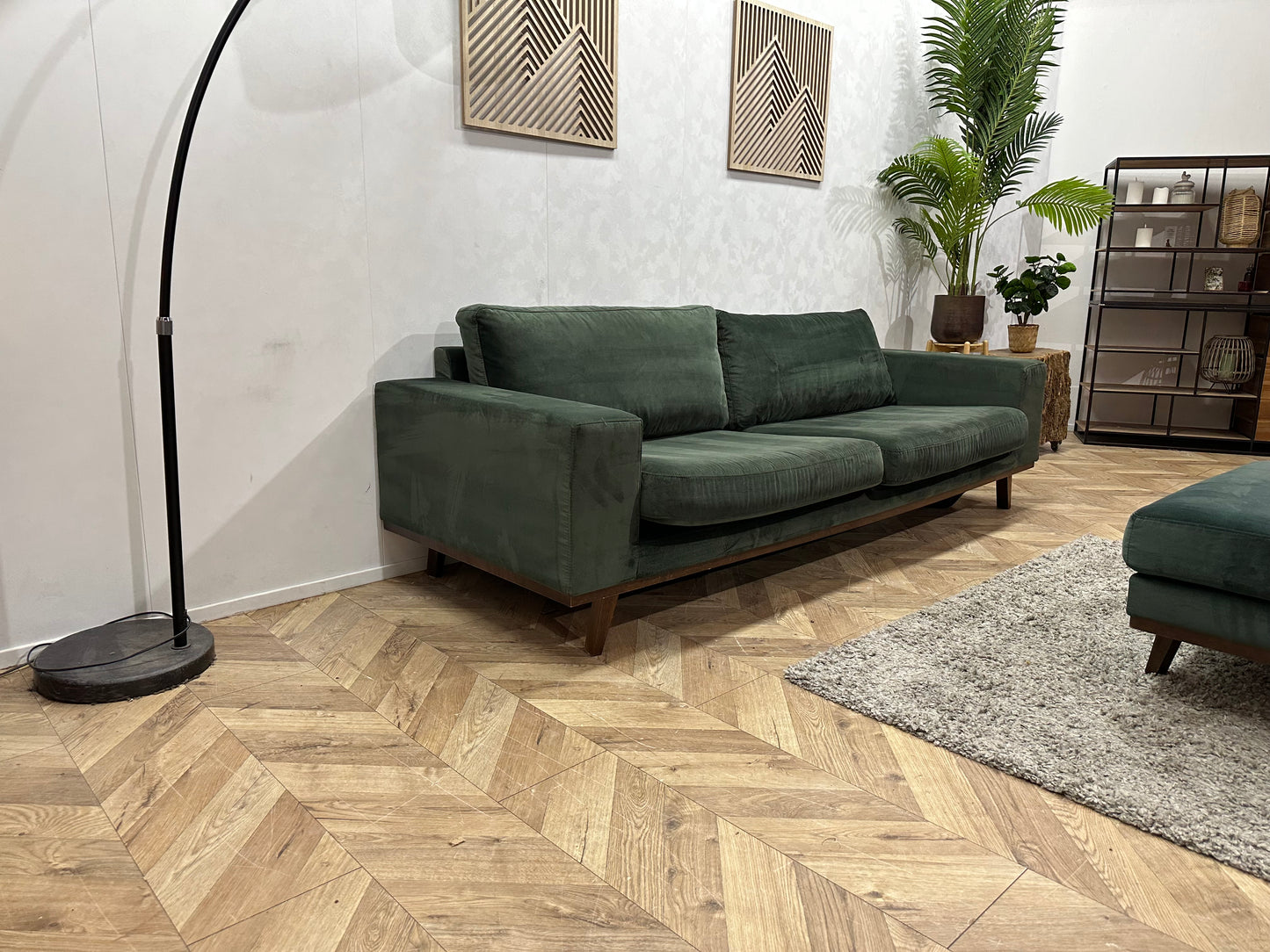 Groene Velvet 2.5-Zits ~ Losse Kussens Met Hocker