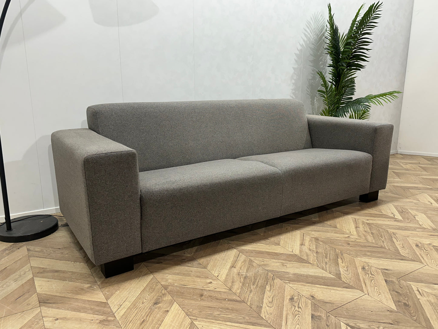 Licht grijze 2.5-Zits Bank Inc Hocker ~  Vaste Kussens