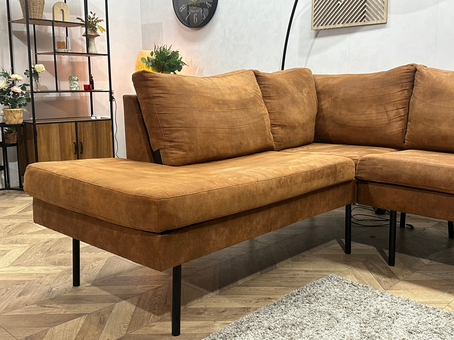 Cognac Bruine Suede Stoffen Hoekbank ~ Losse Kussens Met Afneembare Hoezen