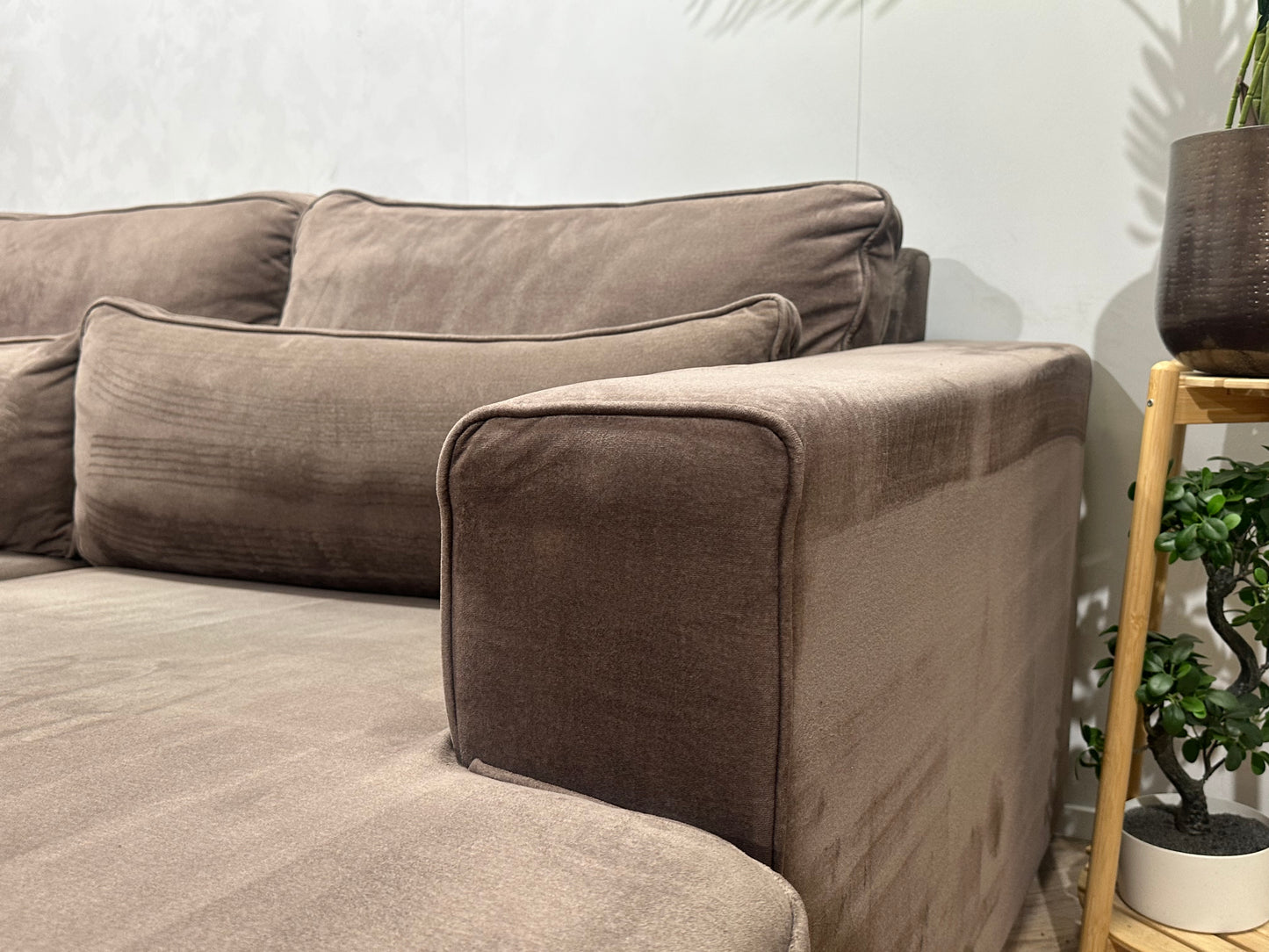 Bruine Velvet Hoekbank ~ Losse Kussens Met Afneembare Hoezen