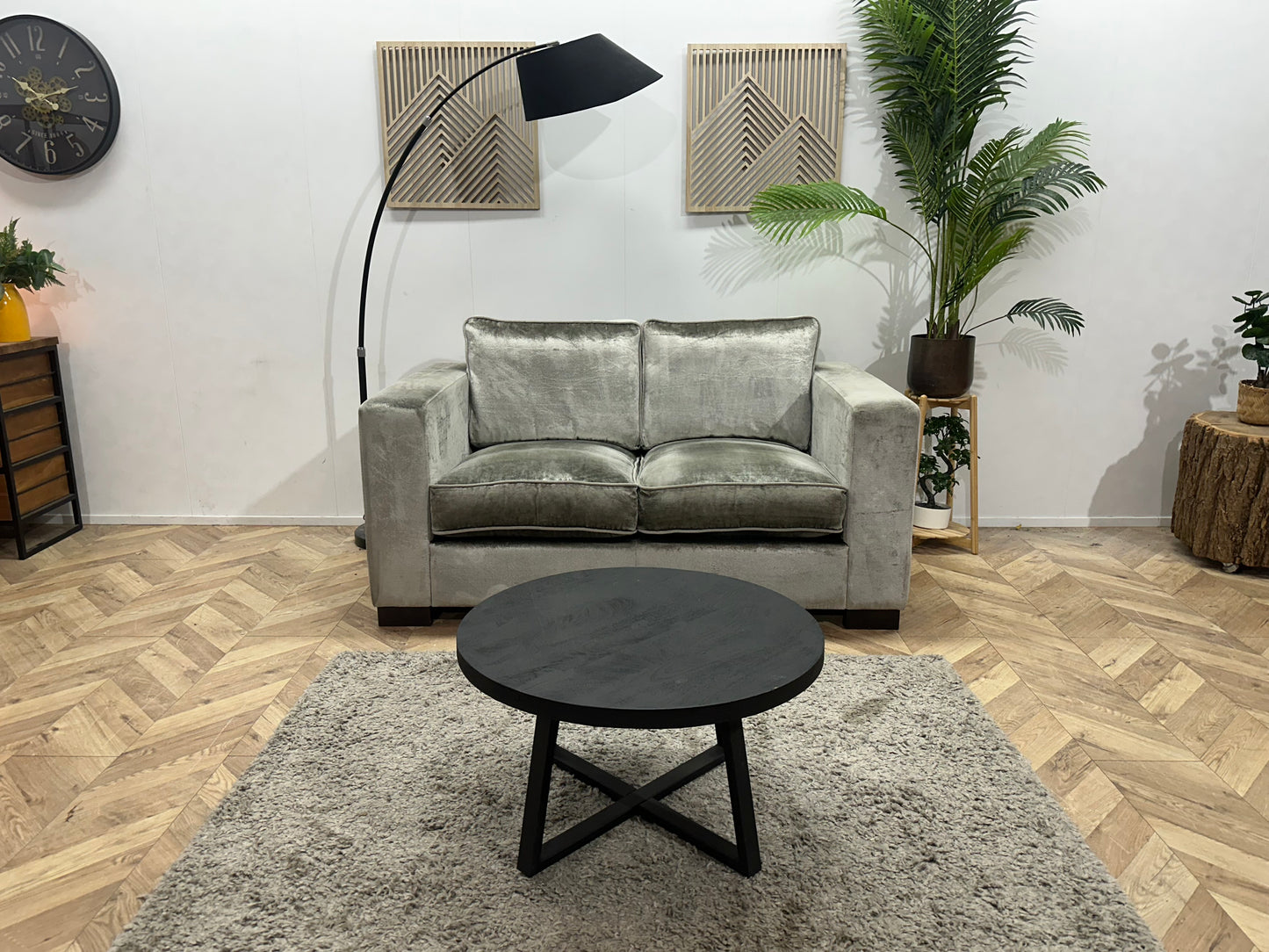 Licht Grijze Velvet 2-Zits Bank ~ Losse Kussens Met Afneembare Hoezen