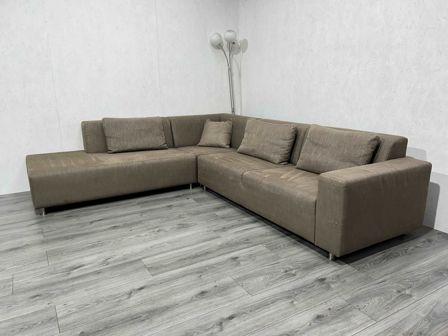 Taupe Hoekbank ~ Vaste Kussens
