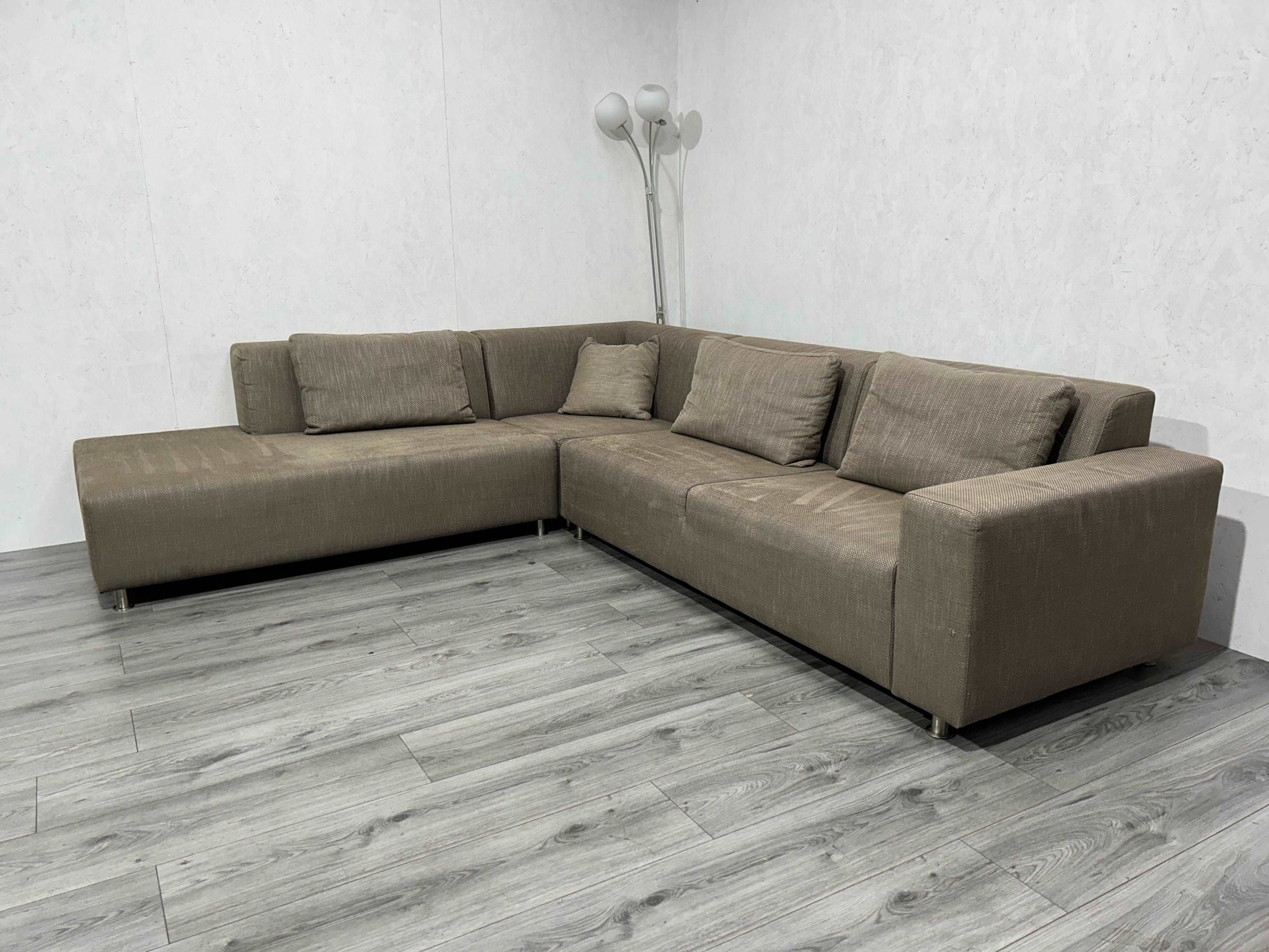 Taupe Hoekbank ~ Vaste Kussens