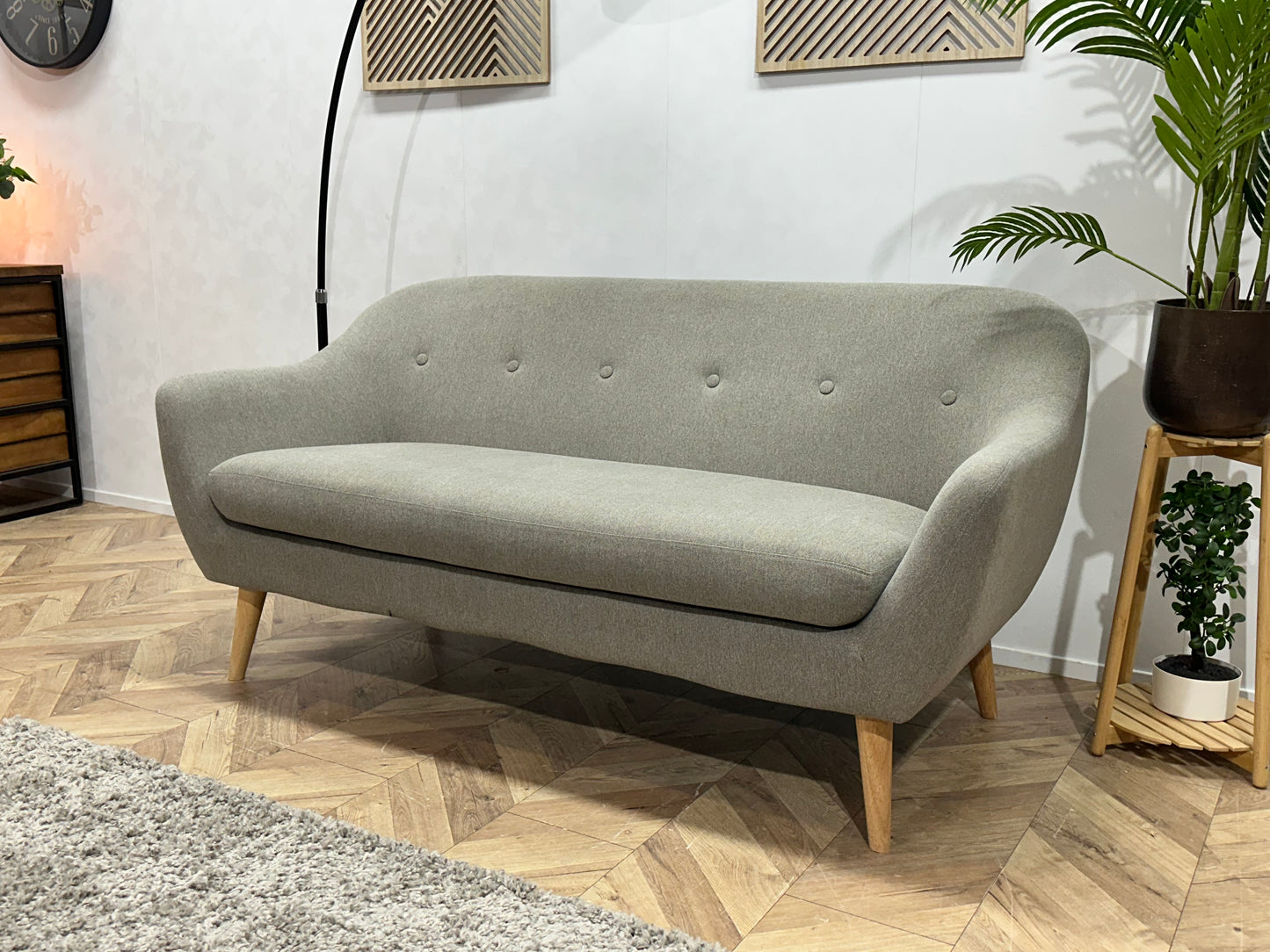 Licht Grijze 2.5-Zits Bank ~ Vaste Kussens