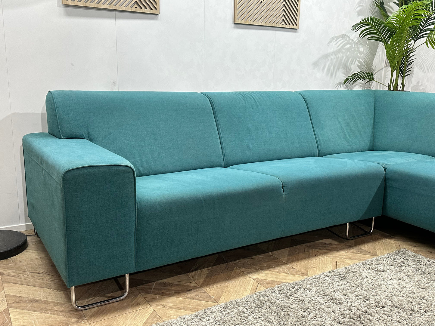 Licht Blauwe Suède Stoffen Hoekbank ~ Vaste Kussens