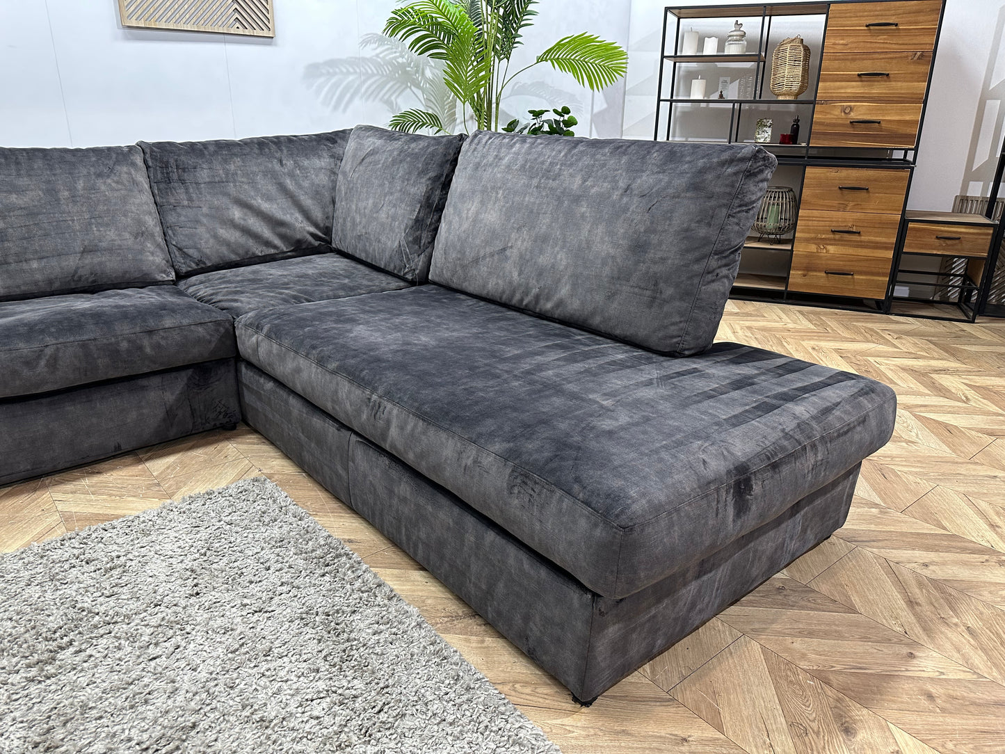 Zwarte Velvet Hoekbank ~ Losse Kussens Met Afneembare Hoezen