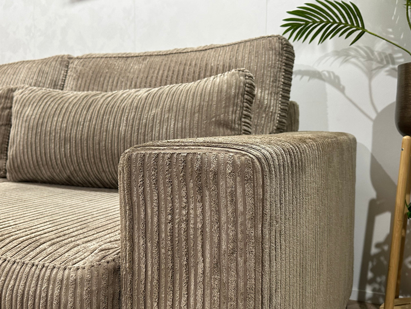 Beige Ribstof Ruime 3-Zits Bank Inc Hocker ~ Losse Kussens Met Afneembare Hoezen