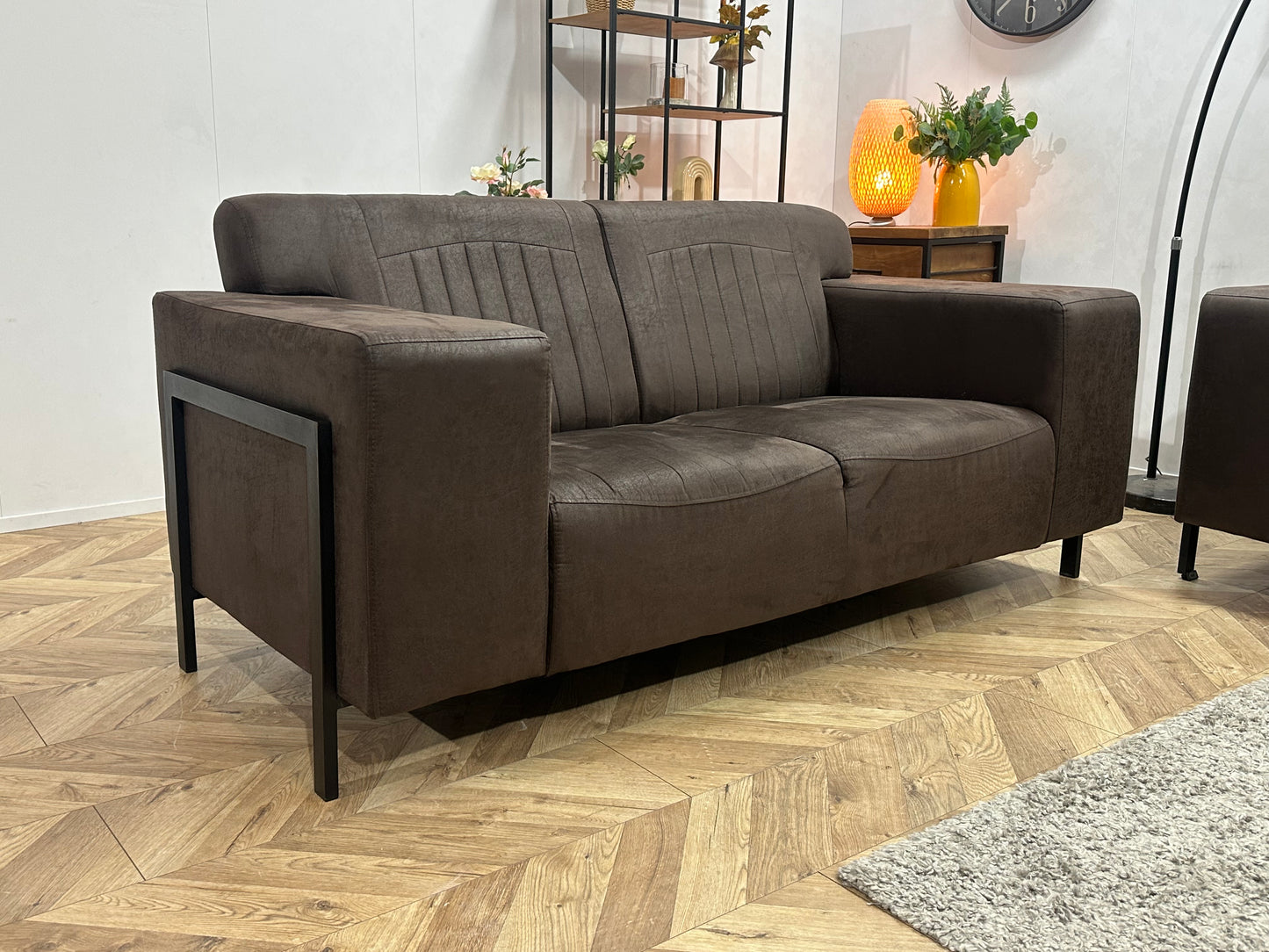 Bruine Suède Stoffen Banken Set Inc Fauteuil ~ Vaste Kussens