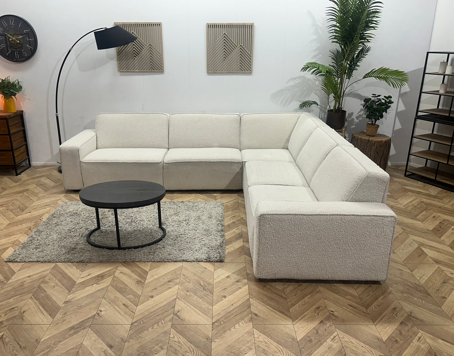 Witte Bouclé Stoffen Hoekbank ~ Vaste Kussens