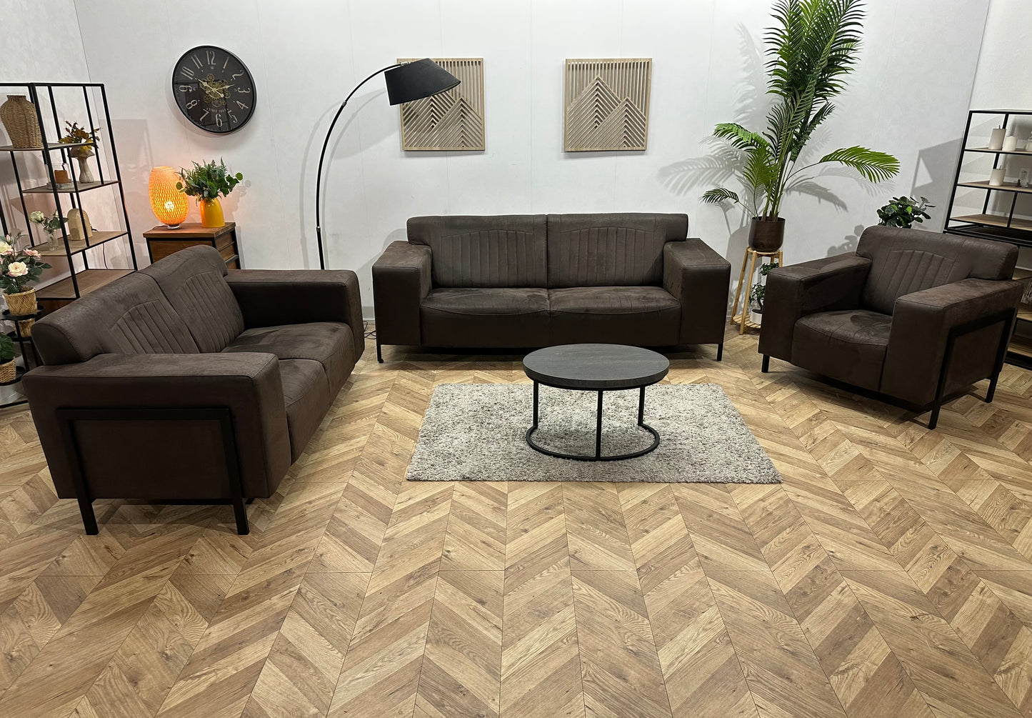 Bruine Suède Stoffen Banken Set Inc Fauteuil ~ Vaste Kussens