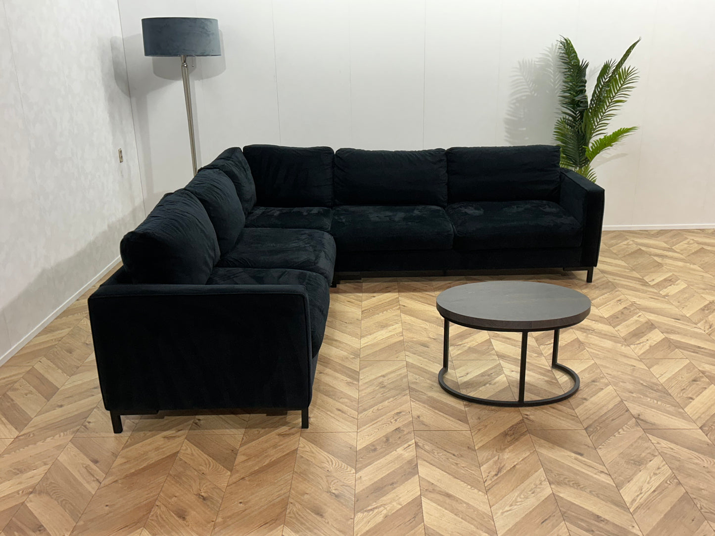 Zwarte Velvet Hoekbank ~ Losse Kussens Met Afneembare Hoezen