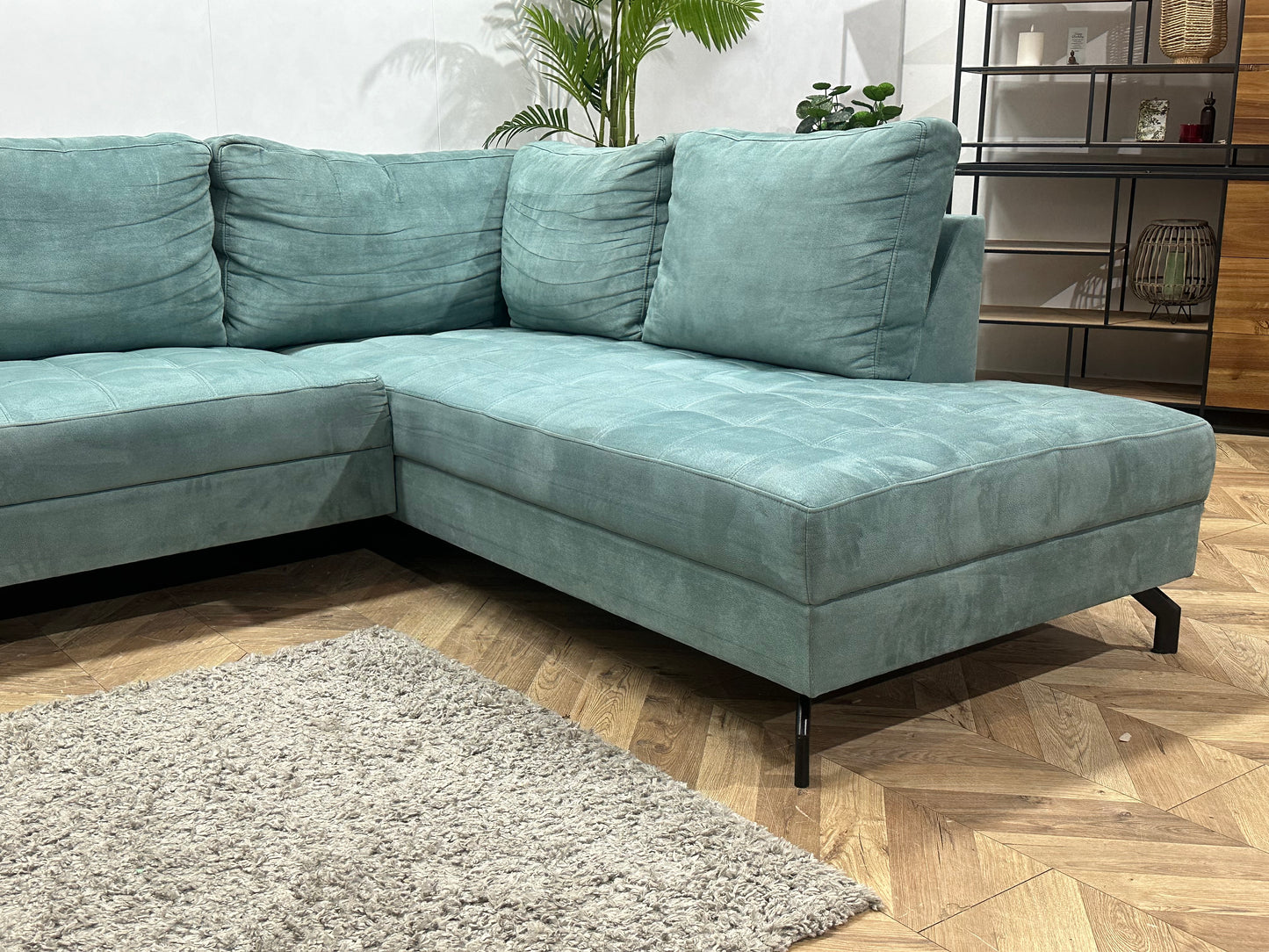 Blauwe Suède Stoffen Hoekbank ~  Losse Rugkussens Met Afneembare Hoezen