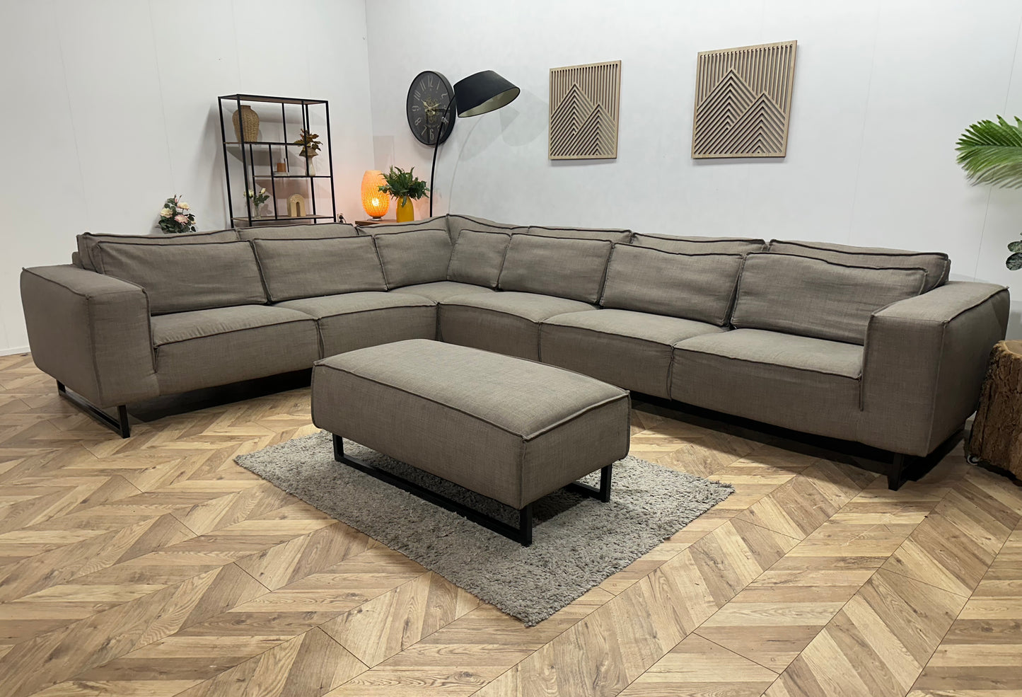 Taupe Ruime Hoekbank Inc Hocker ~ Meerdere Opstellingen