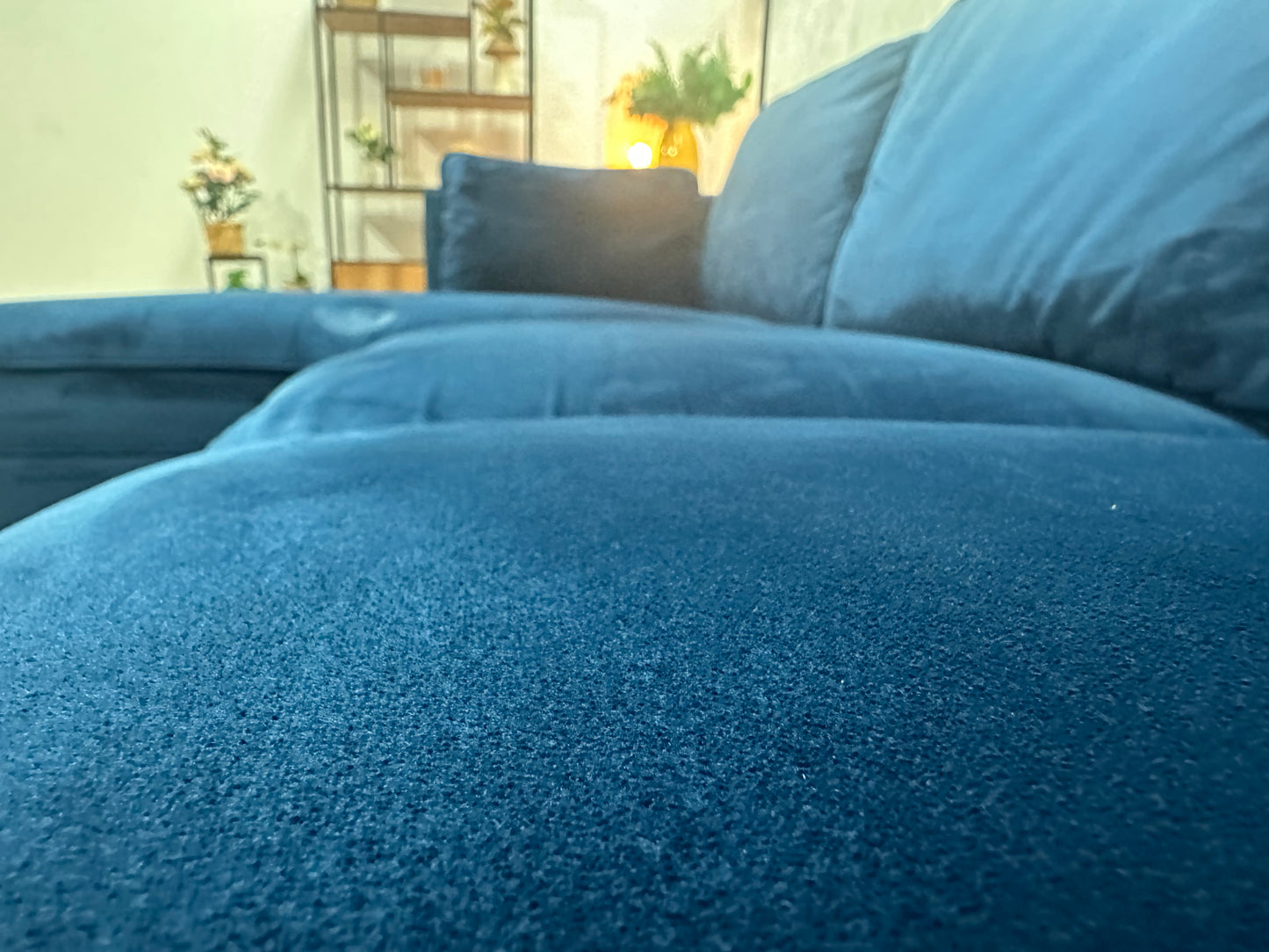 Blauwe Velvet Hoekbank ~ Losse Kussens Met Afneembare Hoezen