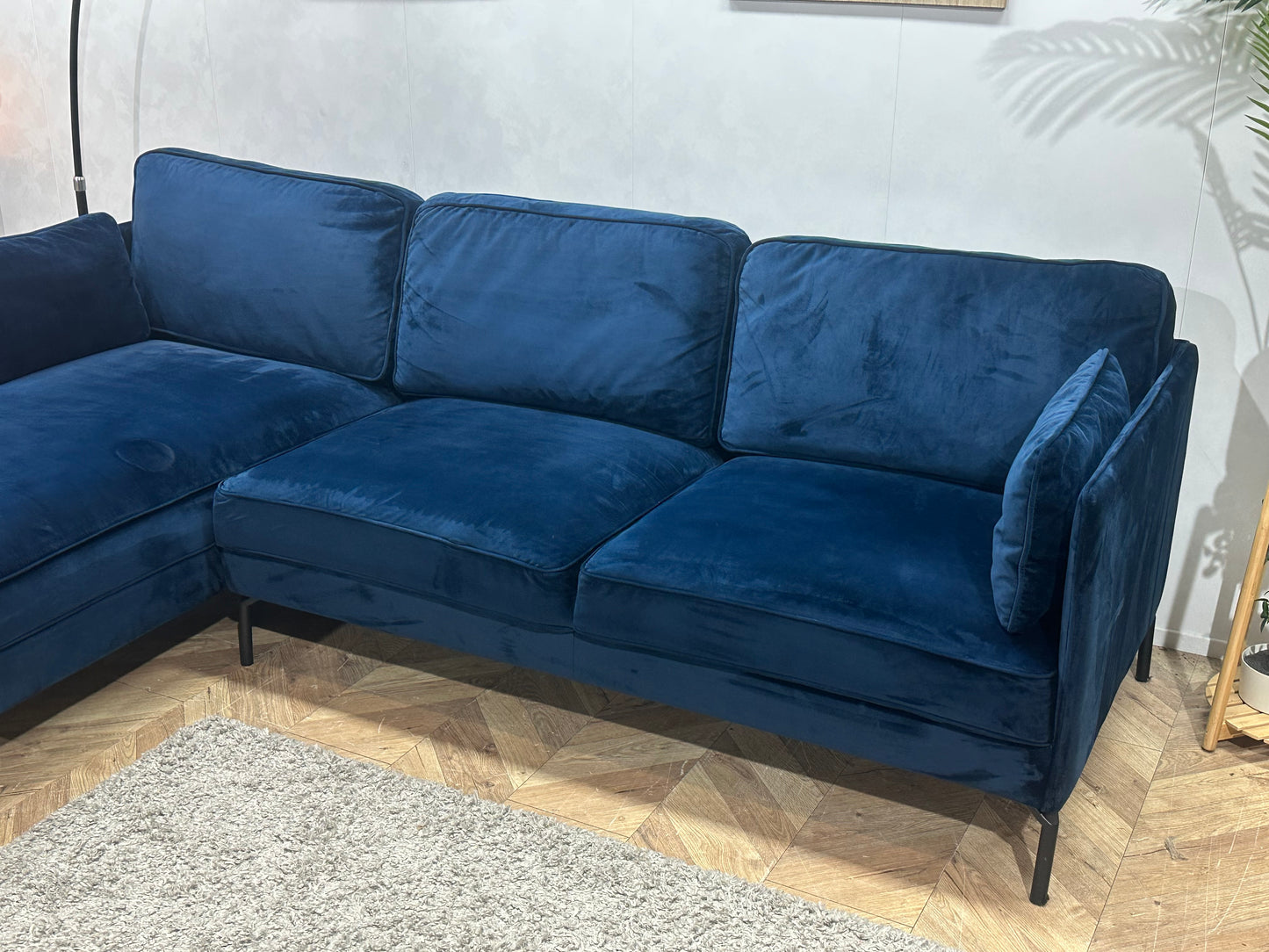 Blauwe Velvet Hoekbank ~ Losse Kussens Met Afneembare Hoezen