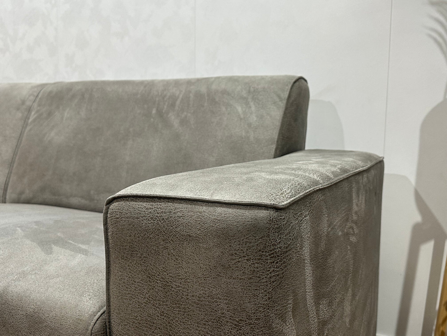 Grijze Suède Stoffen Hoekbank ~ Vaste Kussens