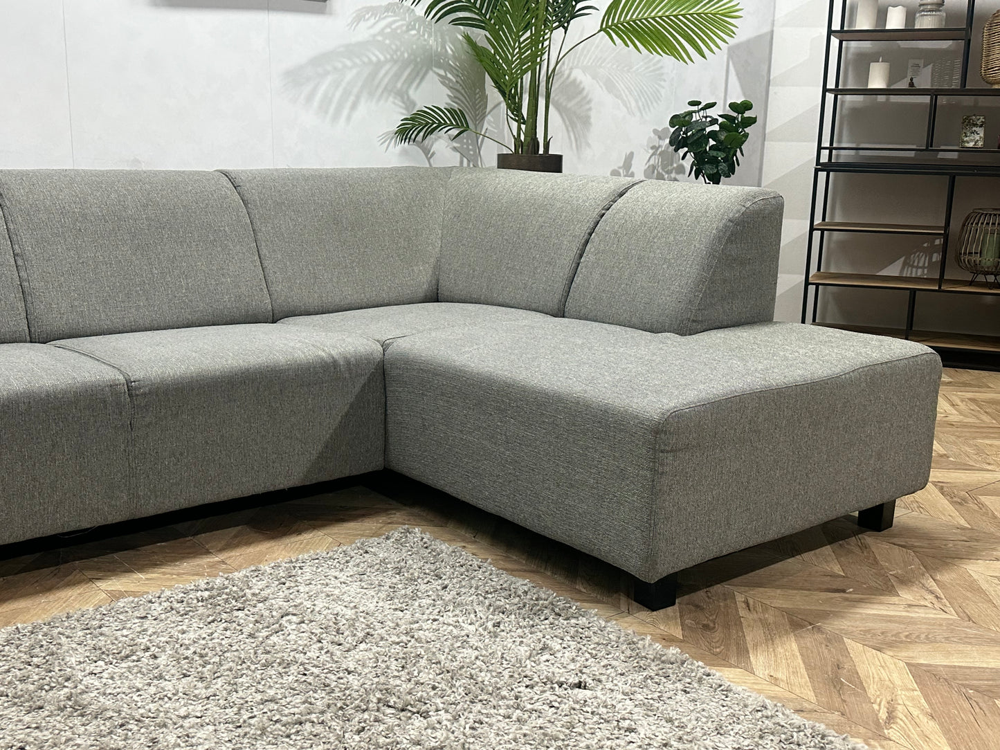 Licht Grijze Hoekbank ~ Vaste Kussens