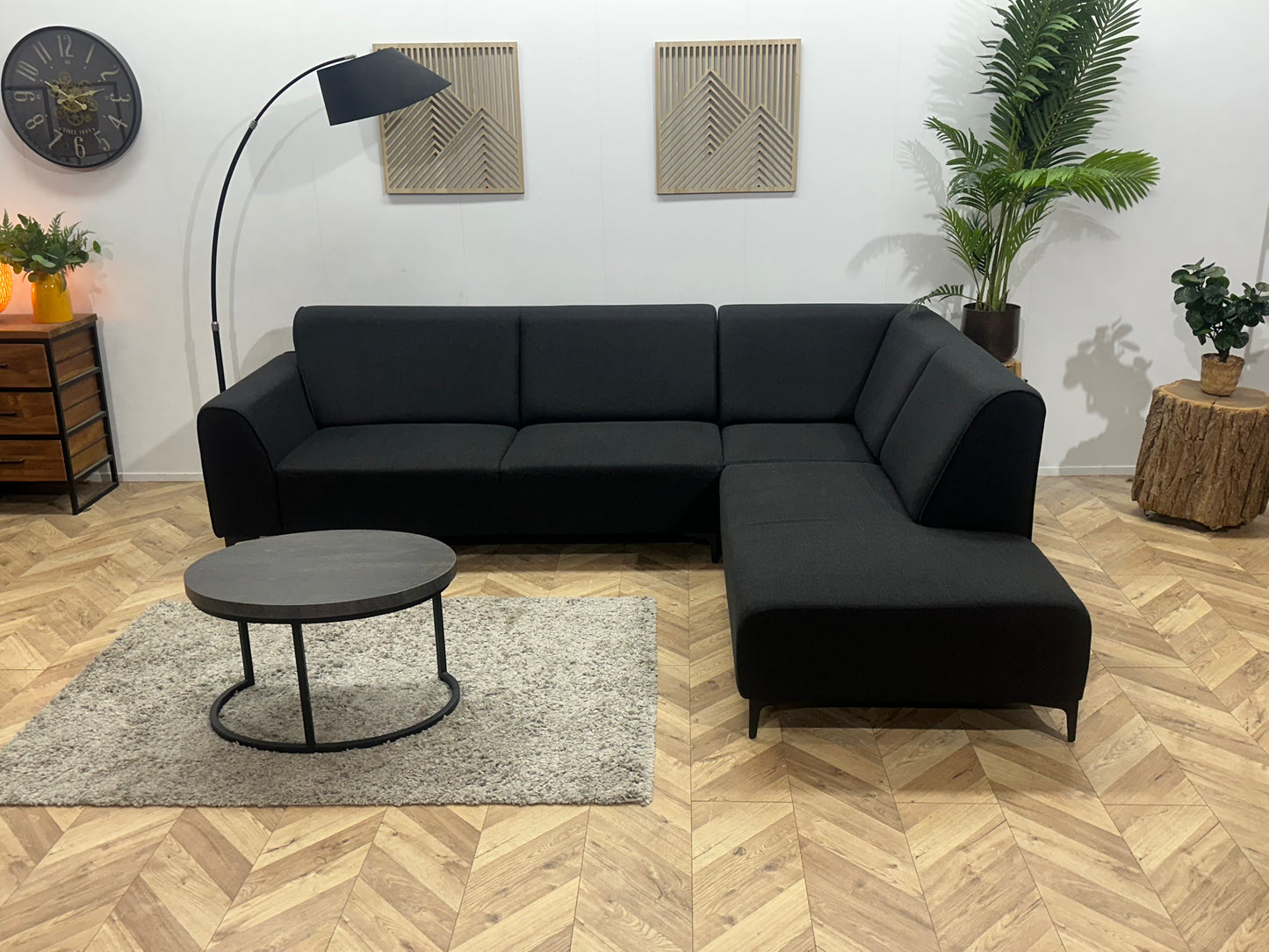 Zwarte Hoekbank ~ Vaste Kussens