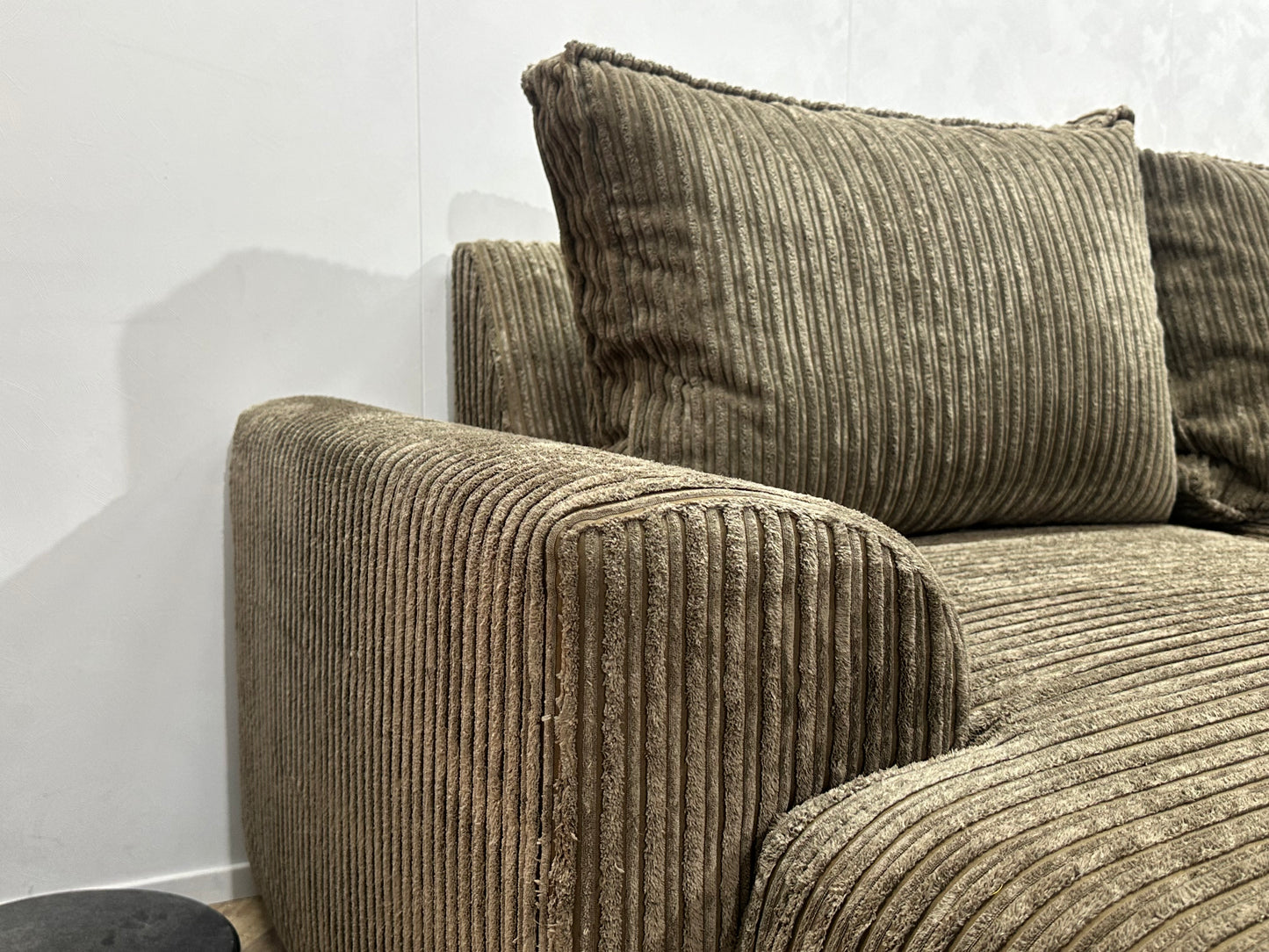 Bruine Ribstof U Bank ~ Losse Rugkussens Met Afneembare Hoezen