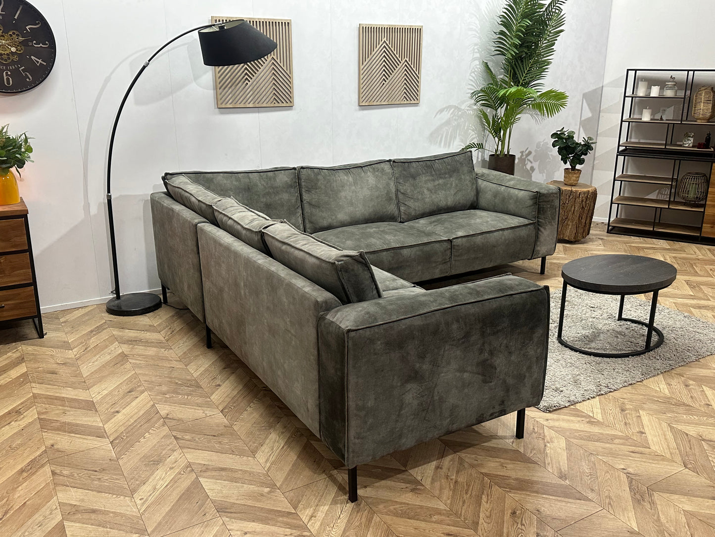 Grijze Velvet Hoekbank ~ Losse Rugkussens Met Afneembare Hoezen