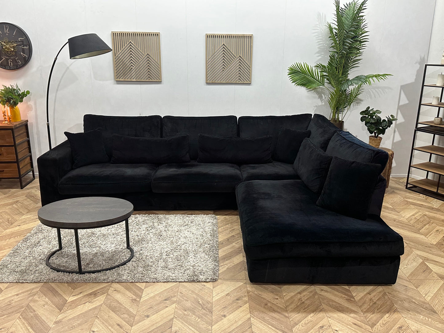 Zwarte Velvet Hoekbank ~ Losse Kussens Met Afneembare Hoezen