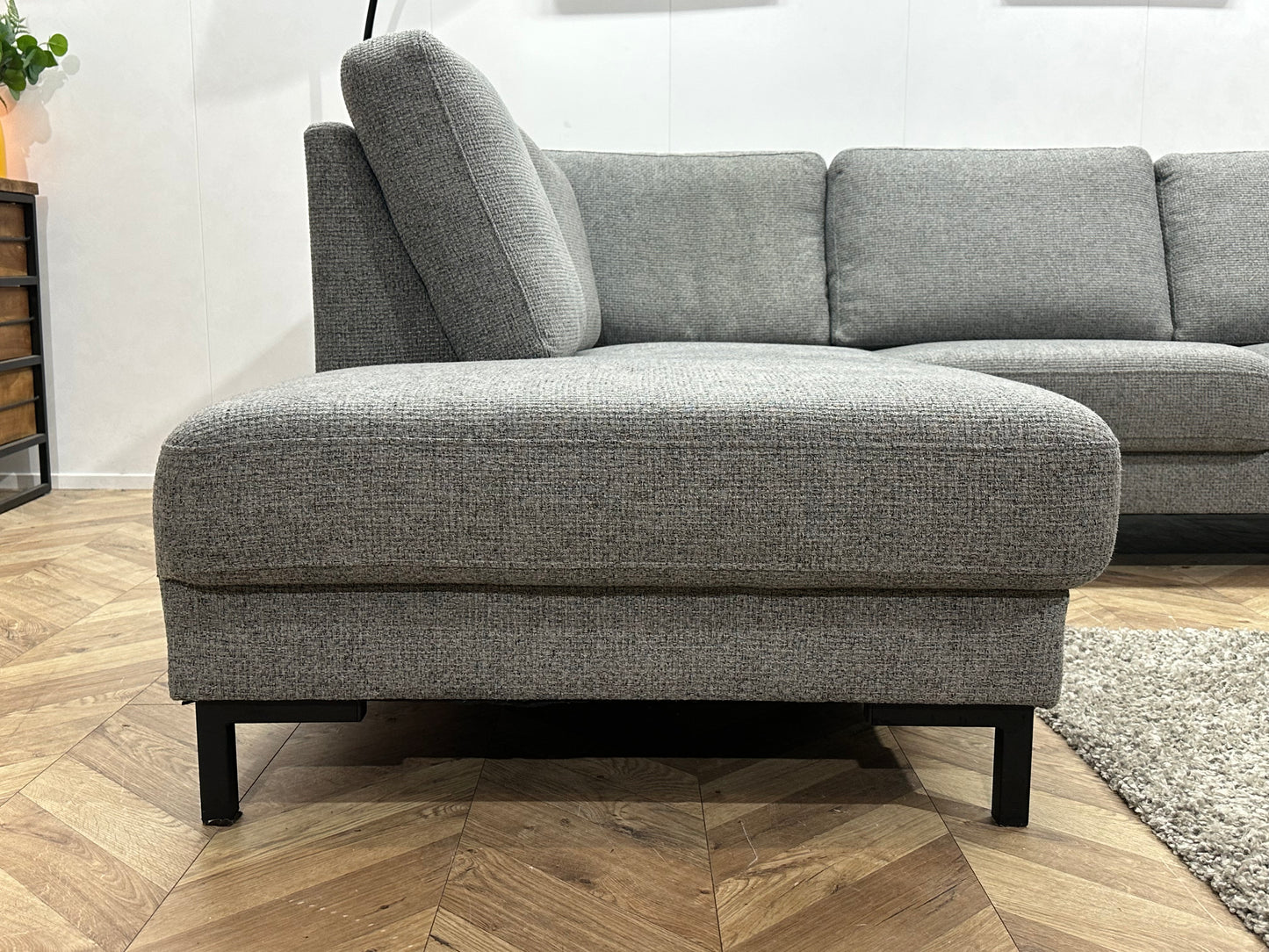 Grijze Hoekbank ~ Losse Rugkussens Met Afneembare Hoezen