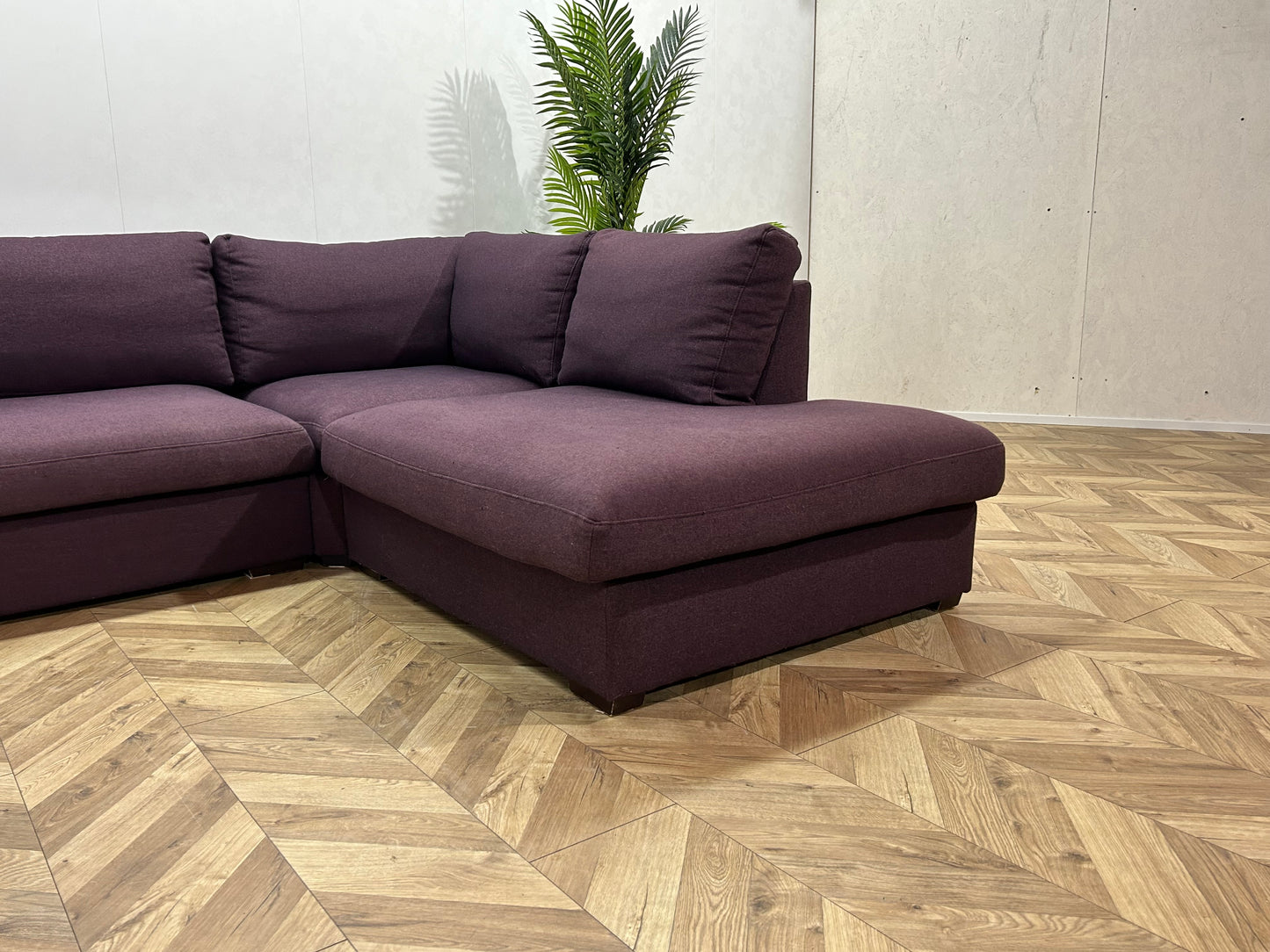 UrbanSofa Paarse Hoekbank ~ Inc. Hocker
