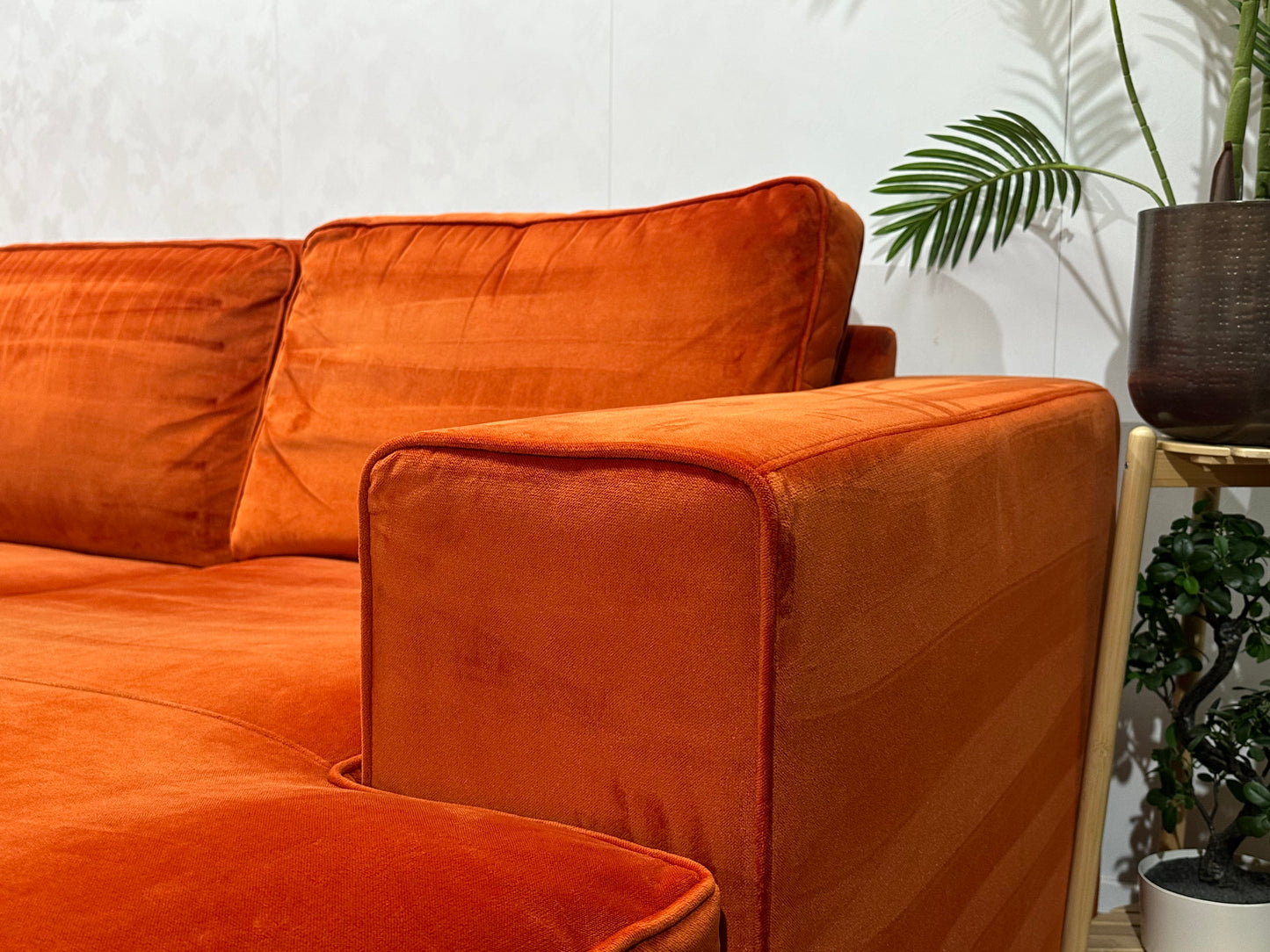 Oranje/Rode Velvet U Bank ~ Losse Kussens Met Afneembare Hoezen