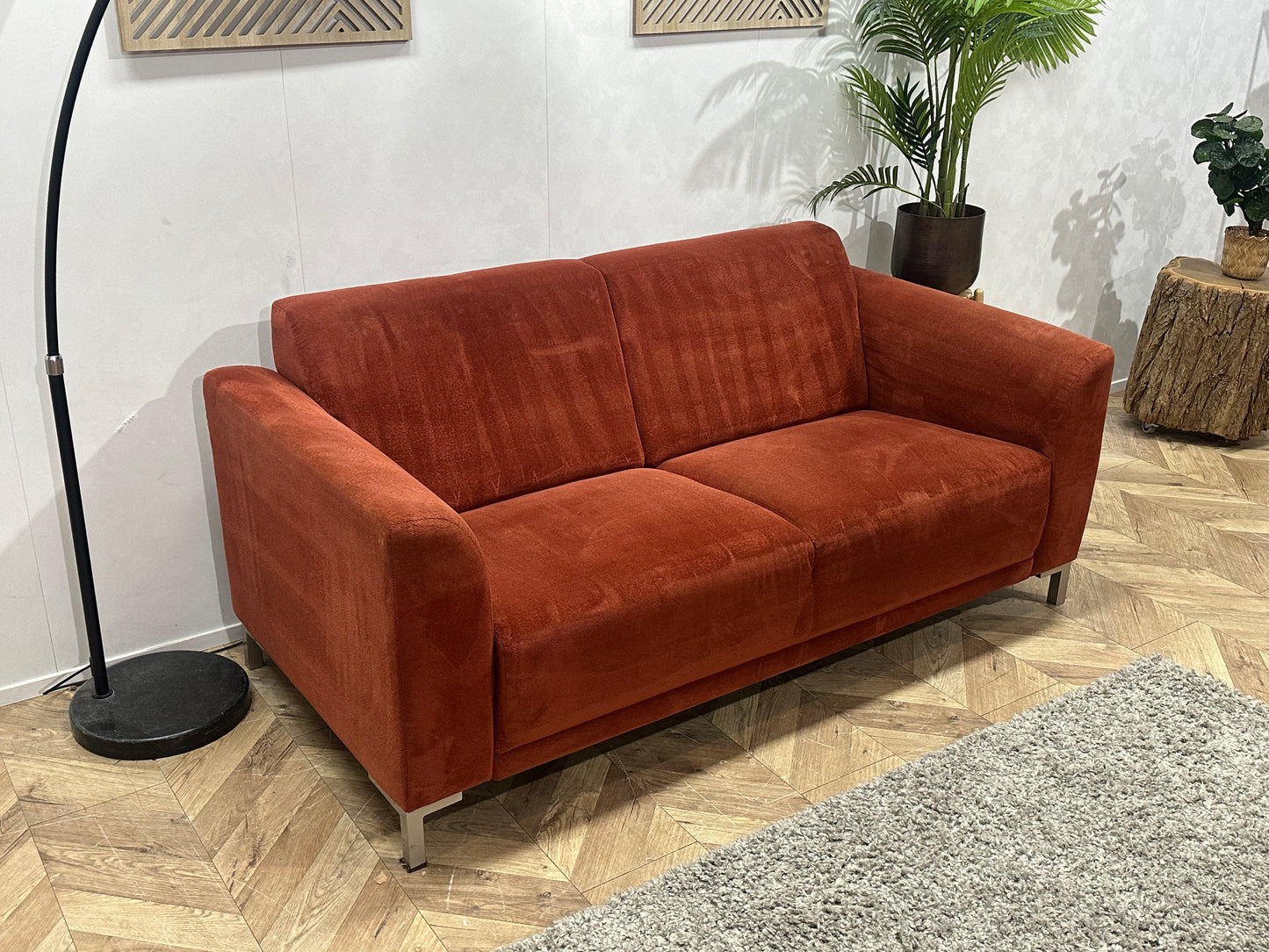 Rode Suède Stoffen 2.5-Zits Bank ~ Vaste Kussens