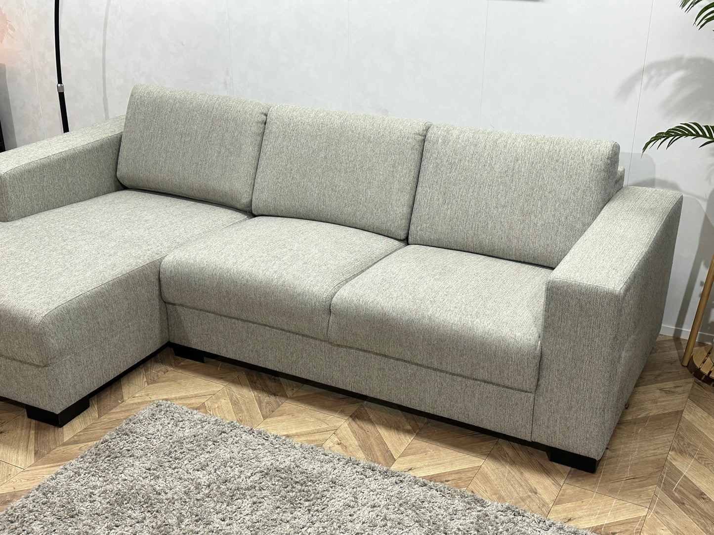 Licht Grijze Hoekbank ~ Losse Rugkussens Met Afneembare Hoezen