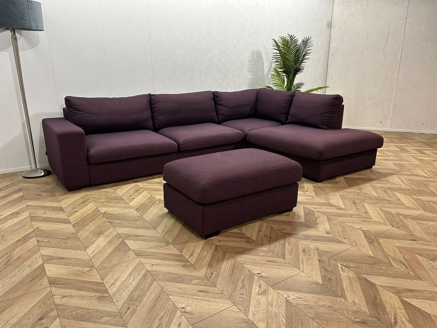 UrbanSofa Paarse Hoekbank ~ Inc. Hocker