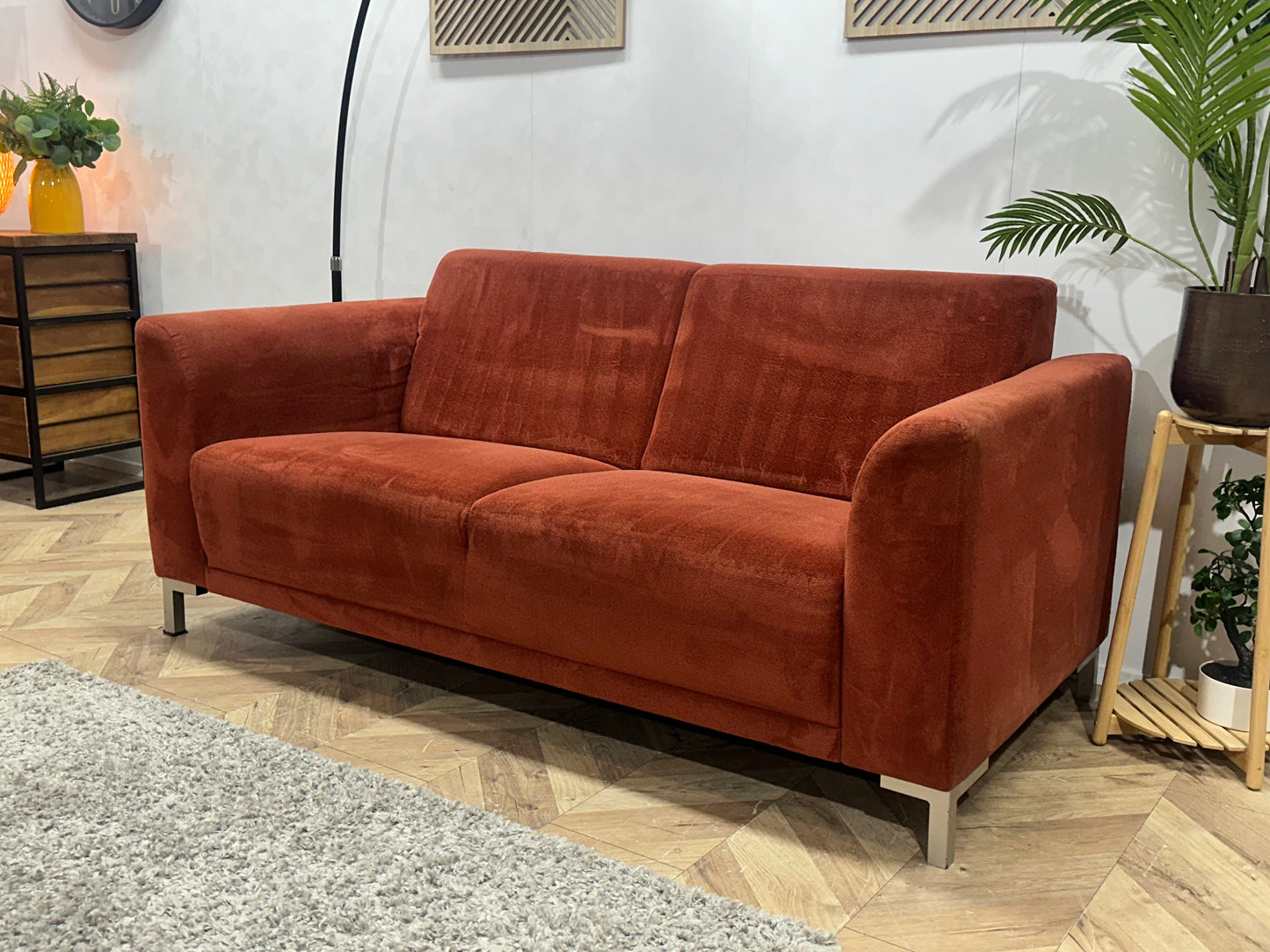 Rode Suède Stoffen 2.5-Zits Bank ~ Vaste Kussens