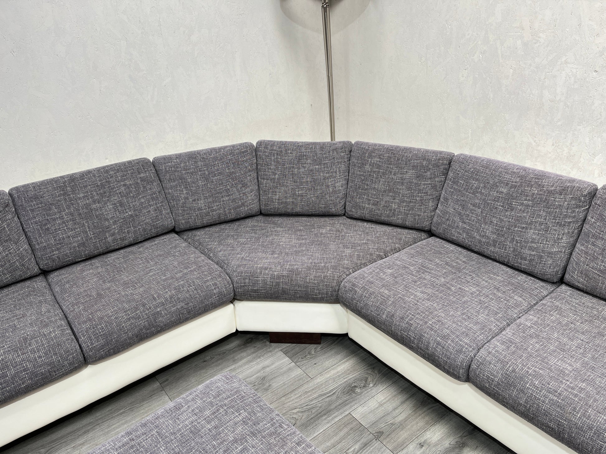 Wit / Grijze, Echt Lederen / Stoffen Hoekbank Inc. hocker - Banken Bazaar