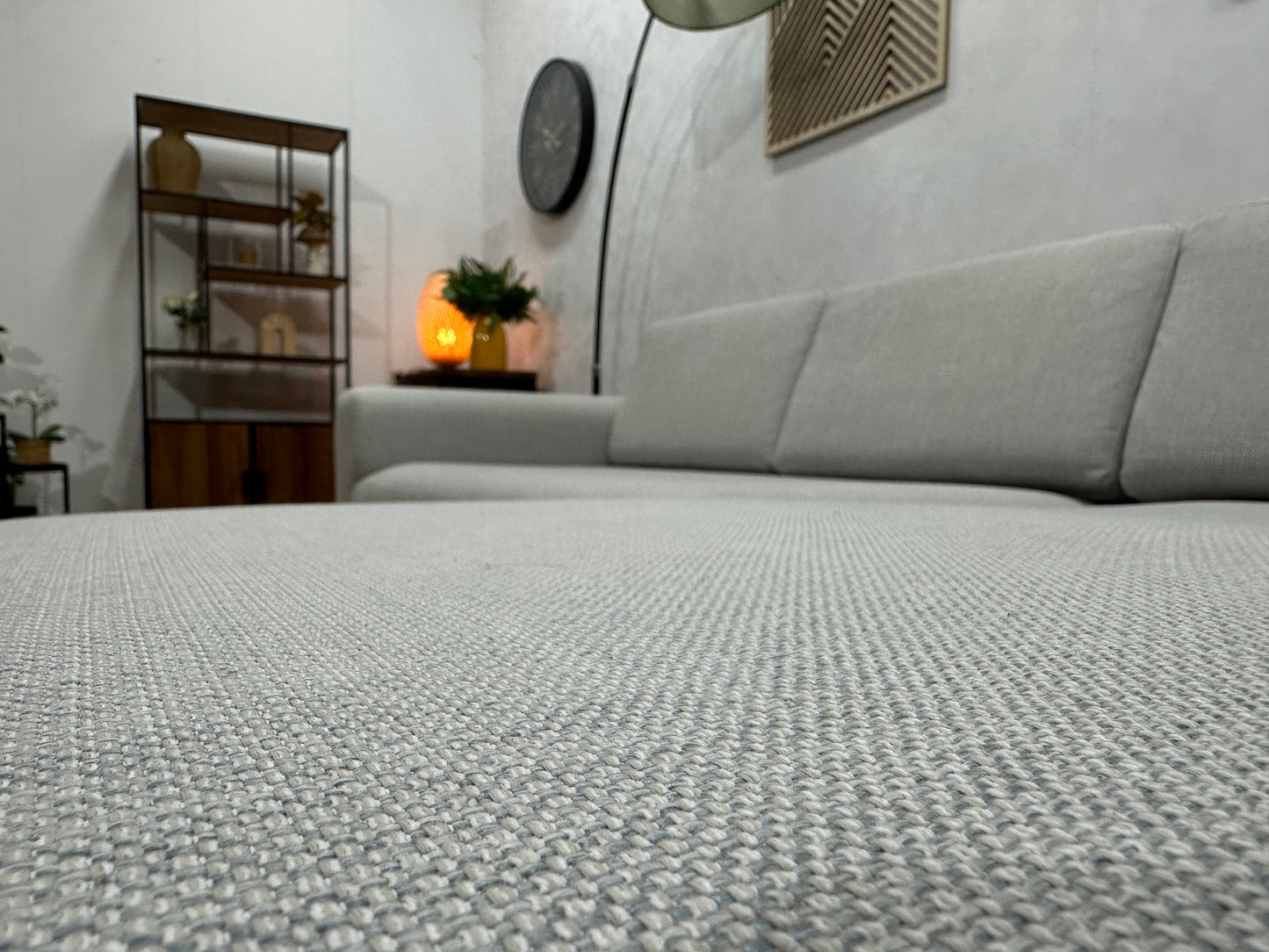 Licht Grijze Hoekbank ~ Losse Rugkussens Met Afneembare Hoezen