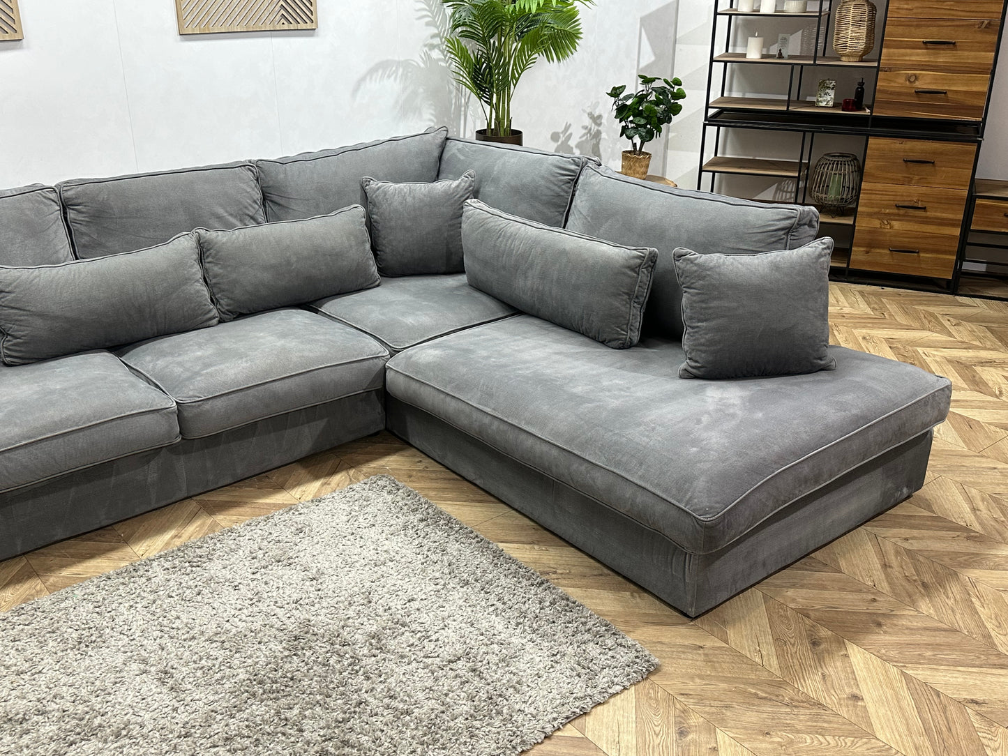 Grijze Velvet Hoekbank ~ Losse Kussens Met Afneembare Hoezen