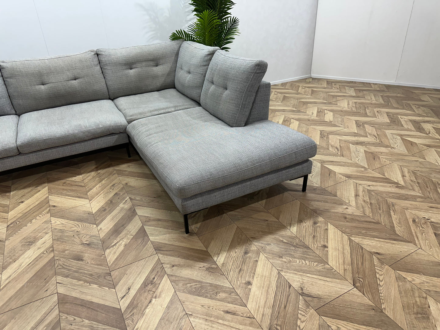 Licht Grijze Hoekbank Inc. Hocker ~ Losse Kussens Met Afneembare Hoezen