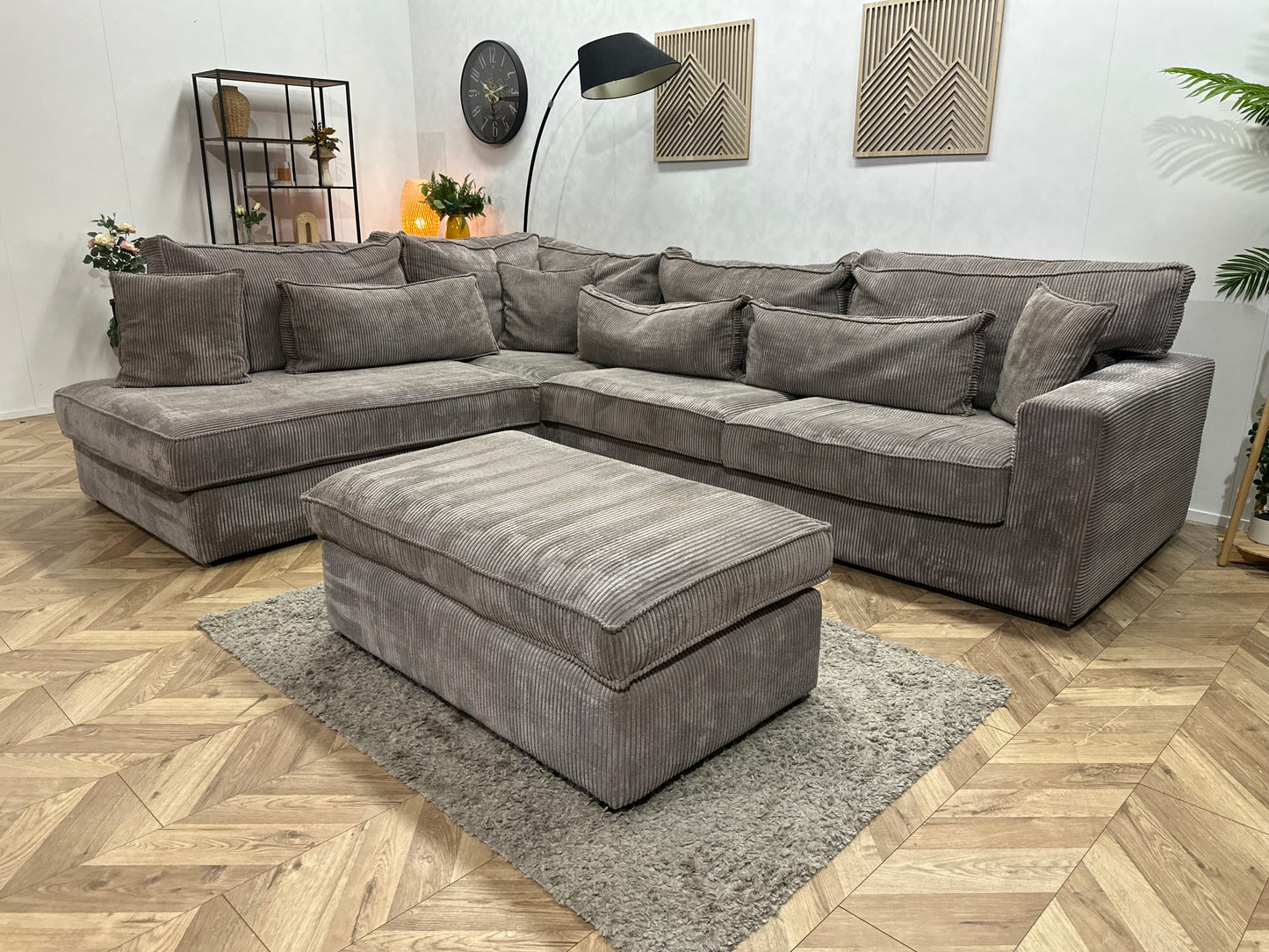 Grijze Ribstof Hoekbank Inc Hocker ~ Losse Kussens Met Afneembare Hoezen