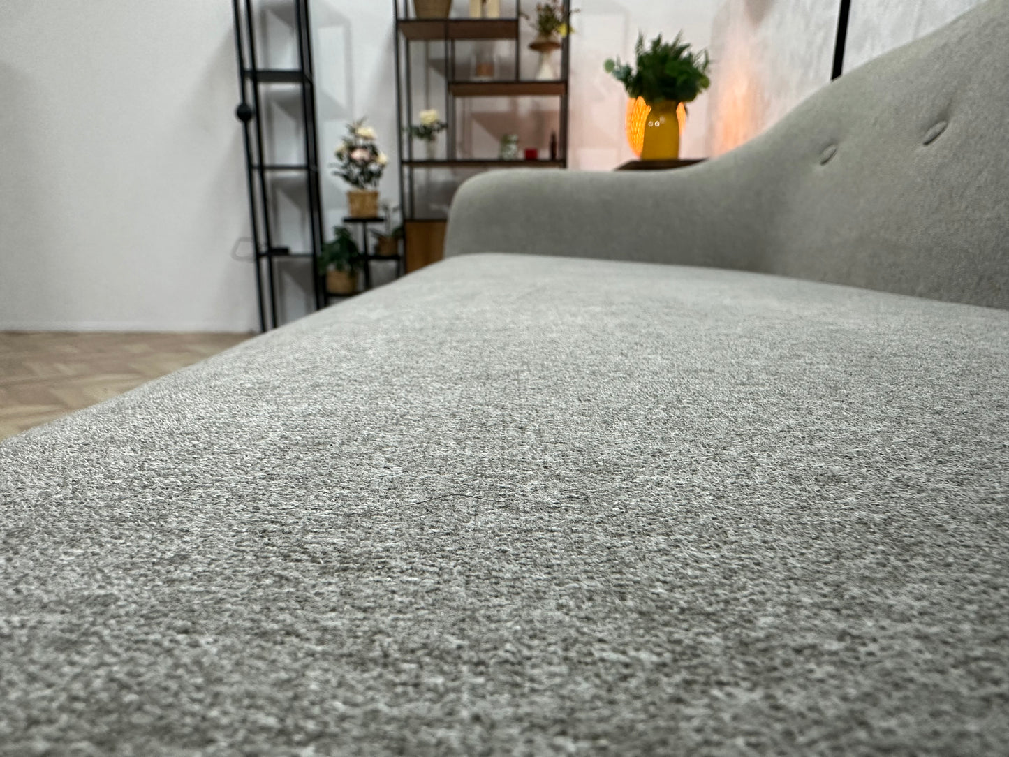 Licht Grijze 2.5-Zits Bank ~ Vaste Kussens