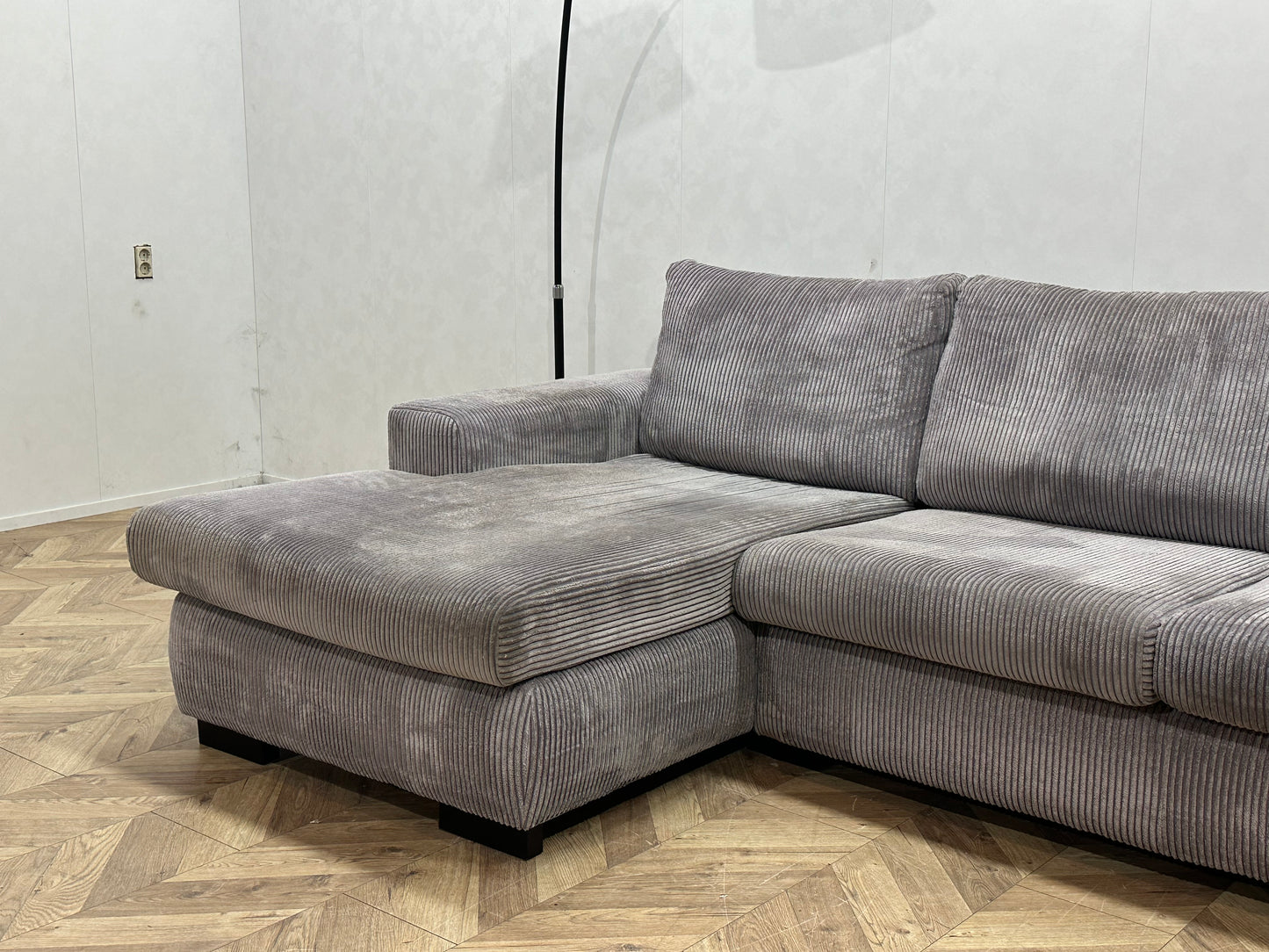 Licht Grijze Ribstof Hoekbank ~ Losse Kussens Met Afneembare Hoezen