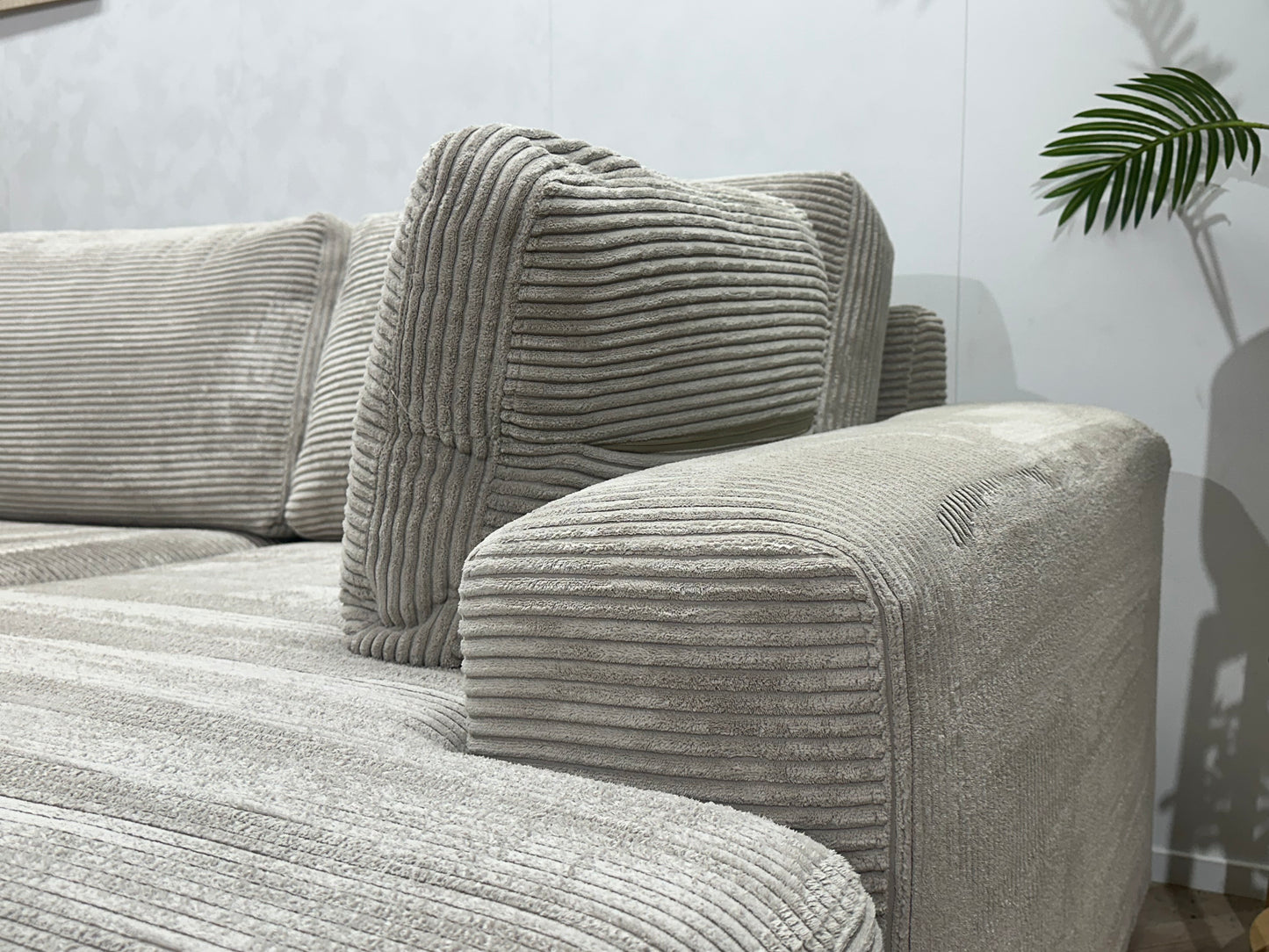 Licht Grijze Ribstof Hoekbank ~ Losse Kussens Met Afneembare Hoezen