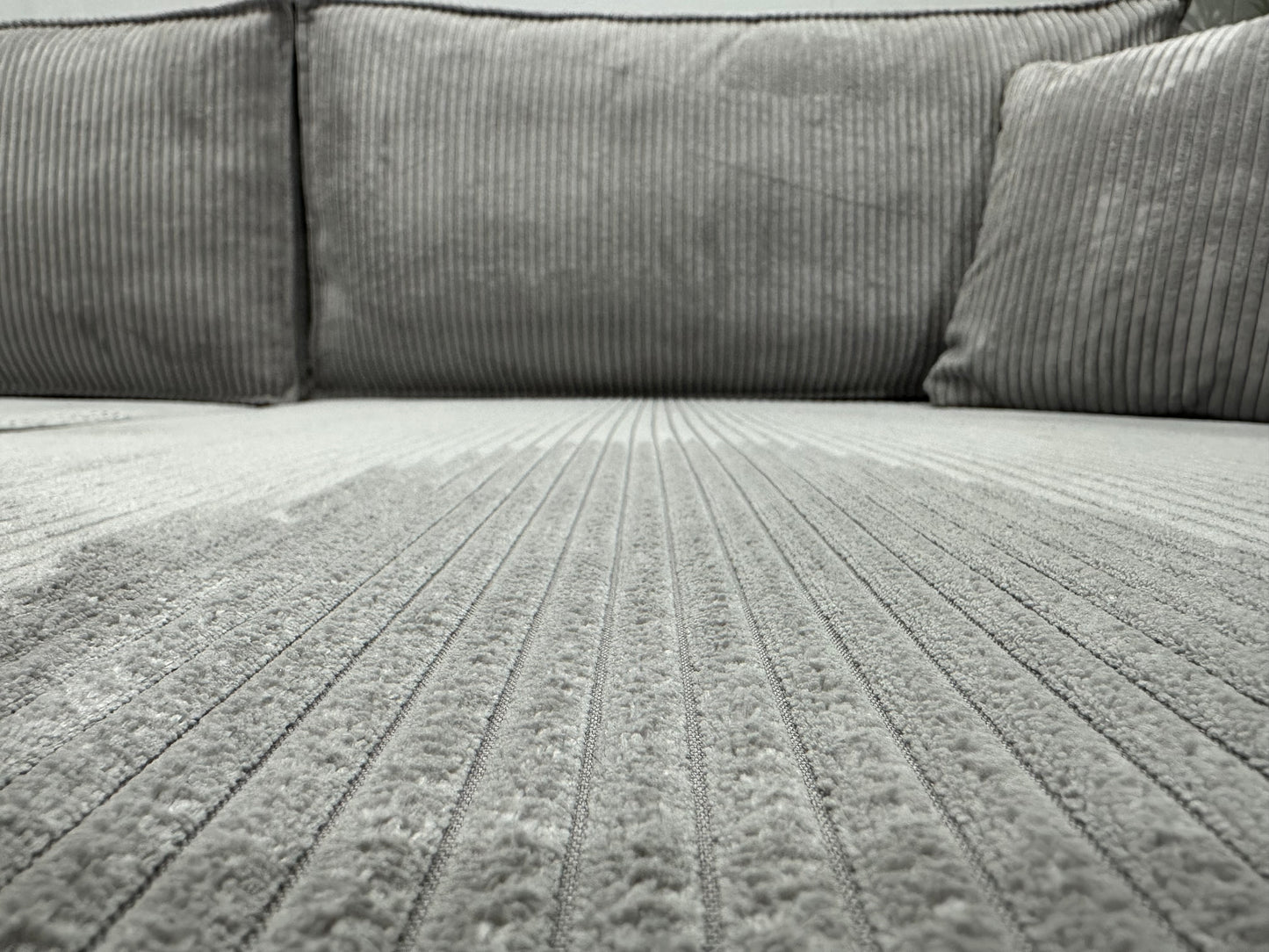 !Showroommodel! Licht Grijze Ribstof Hoekbank