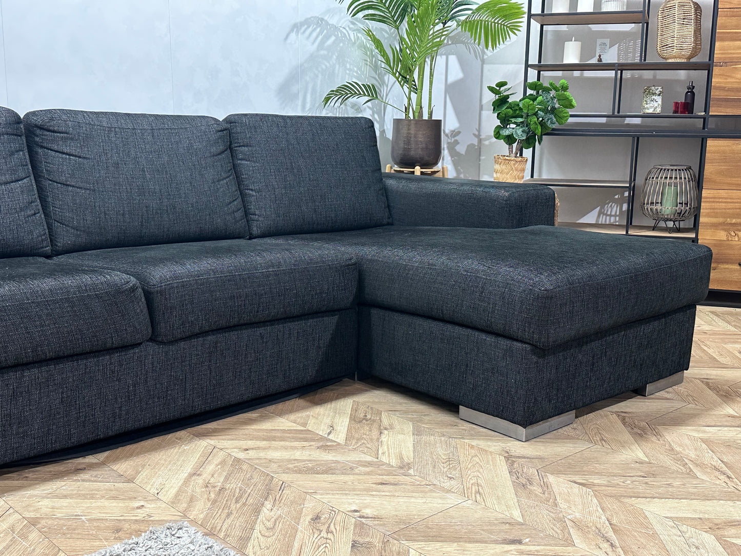 Zwarte Ruime Hoekbank ~ Losse Kussens Met Afneembare Hoezen