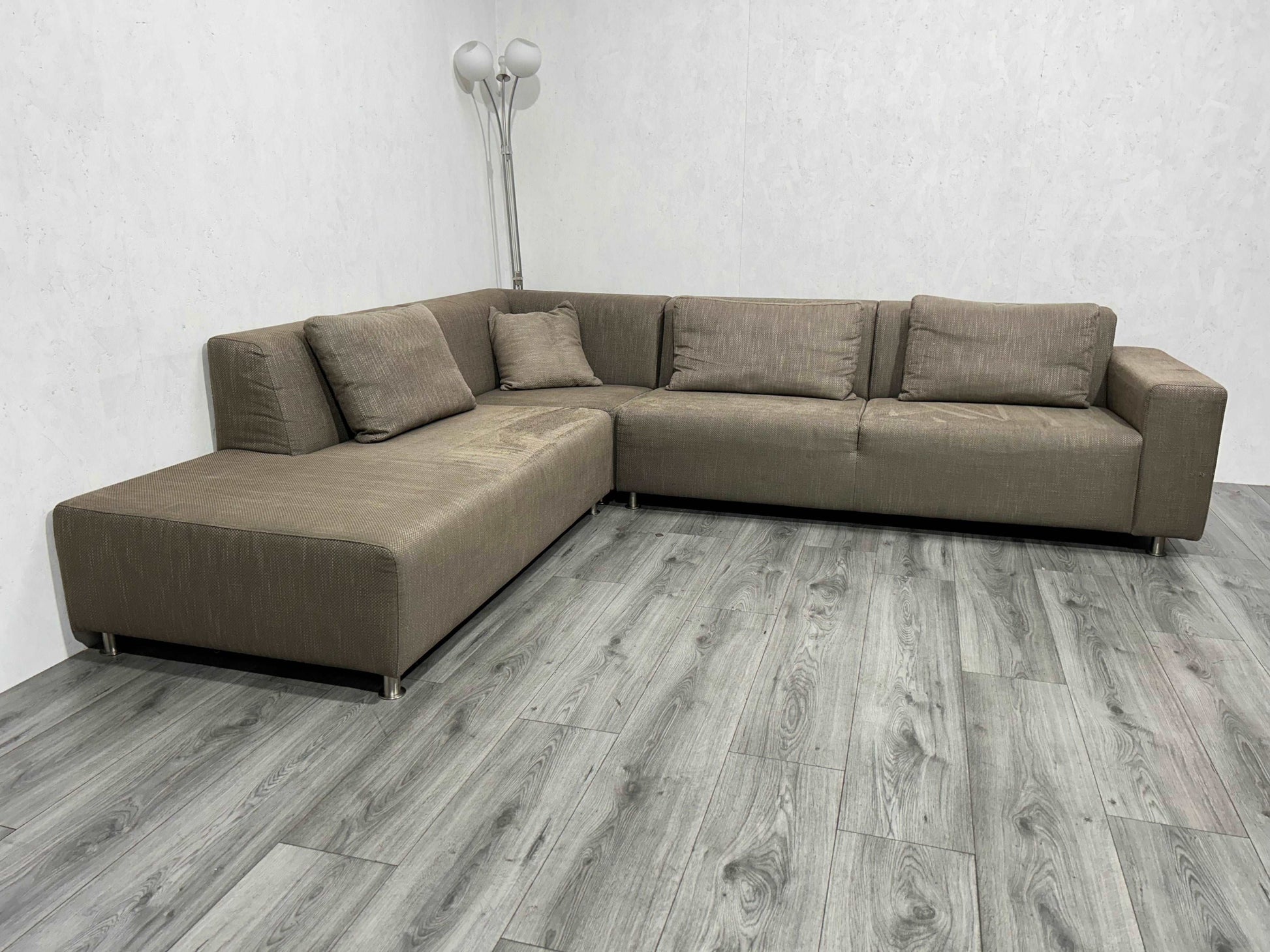 Taupe Hoekbank ~ Vaste Kussens